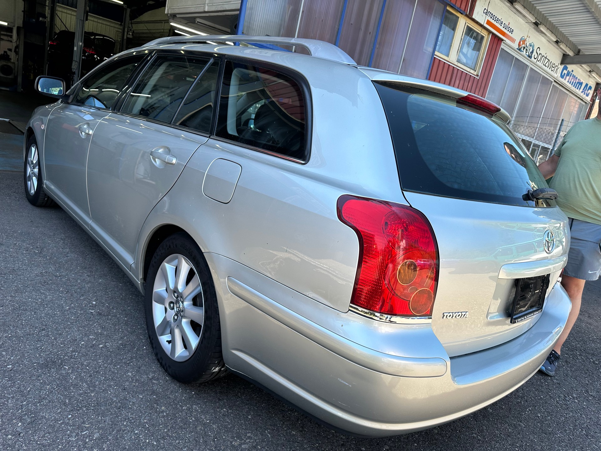 TOYOTA Avensis 2.0 D4 VVT-i Linea Sol Sportswagon-image-2