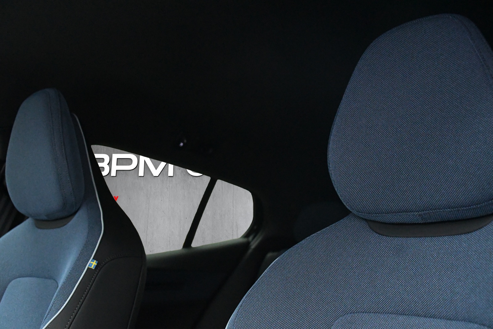VOLVO EX30 E60 69kWh Twin Plus-image-14