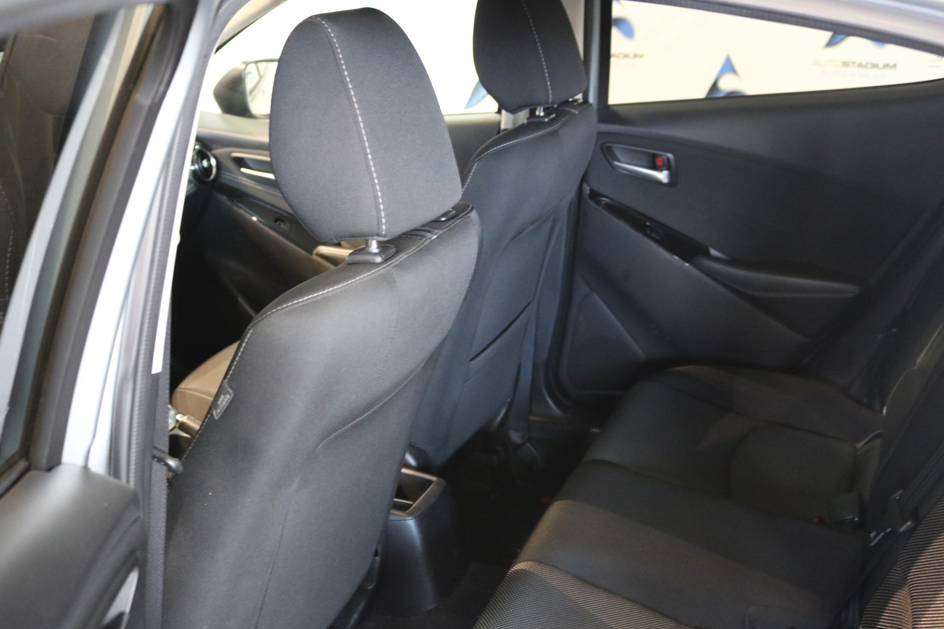 MAZDA 2 SKYACTIV-G 115 Revolution-image-30