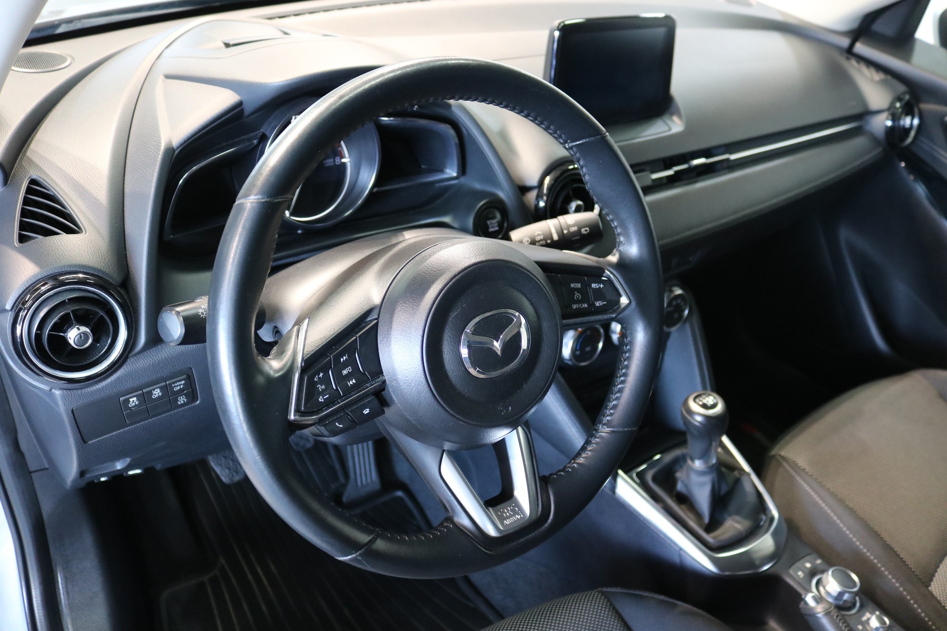 MAZDA 2 SKYACTIV-G 115 Revolution-image-36