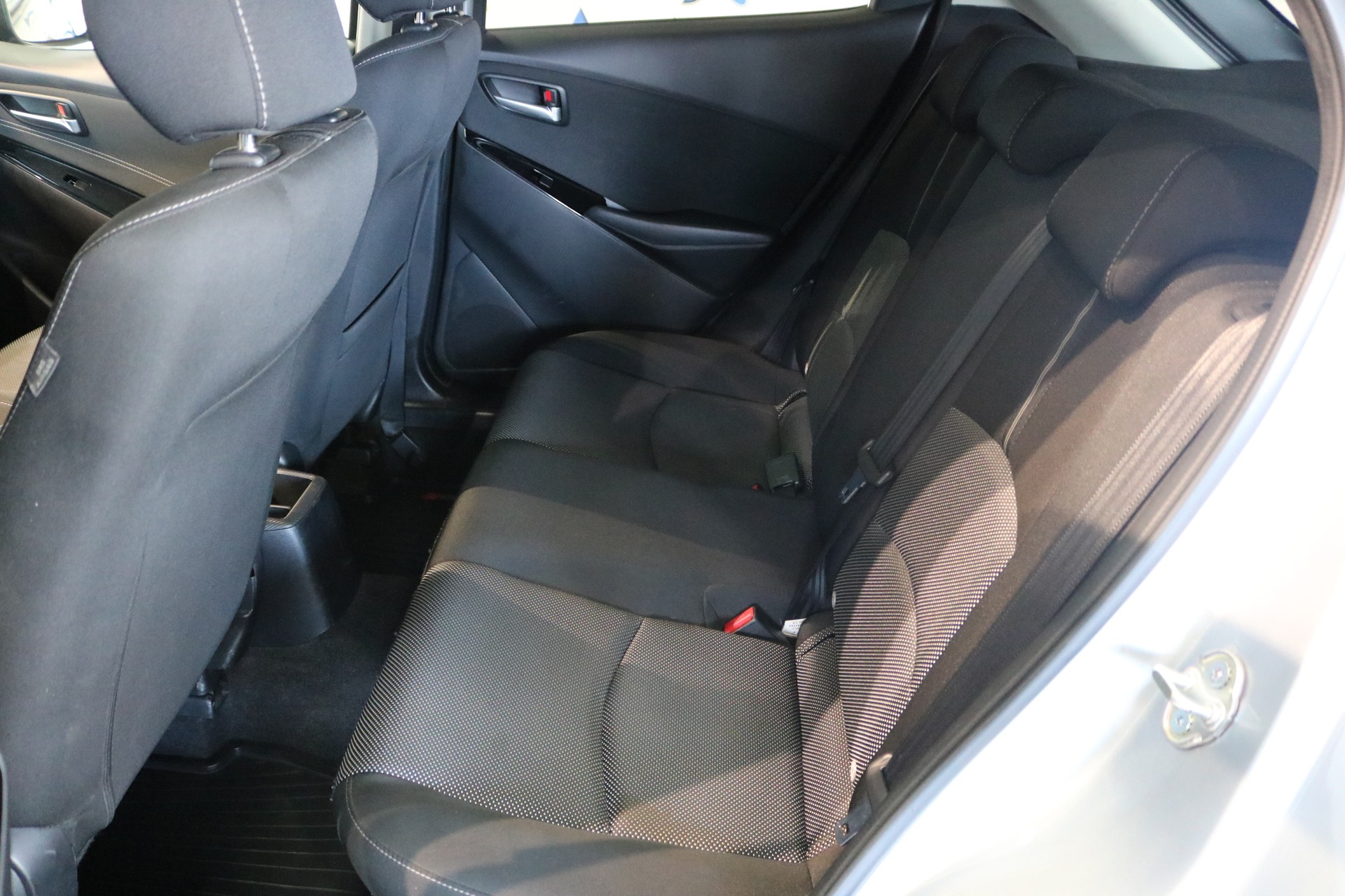 MAZDA 2 SKYACTIV-G 115 Revolution-image-31