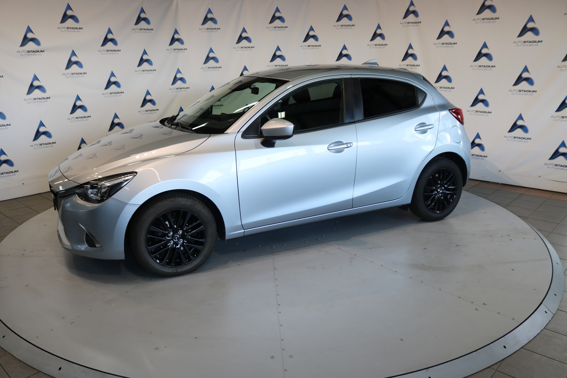 MAZDA 2 SKYACTIV-G 115 Revolution-image-13