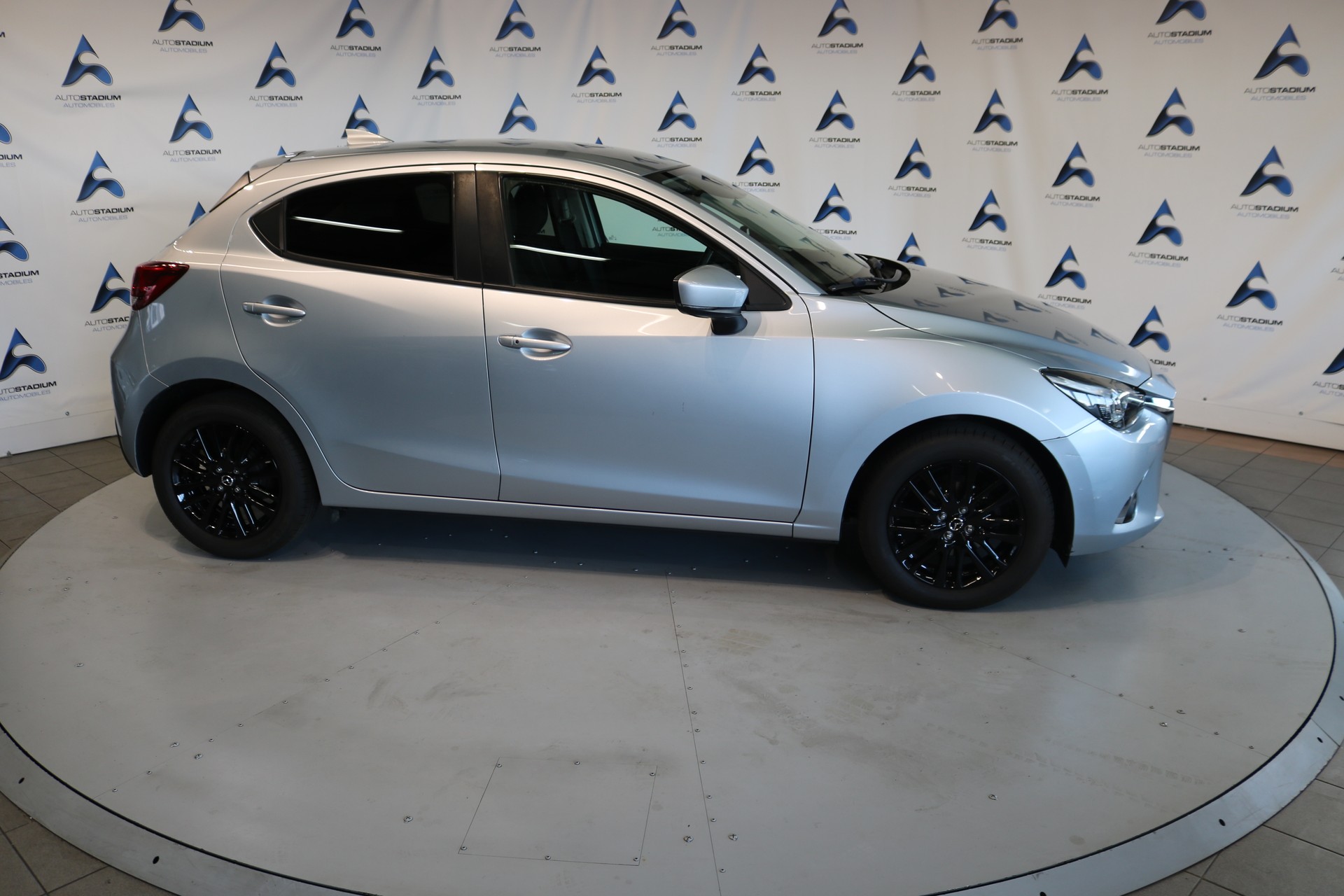 MAZDA 2 SKYACTIV-G 115 Revolution-image-23
