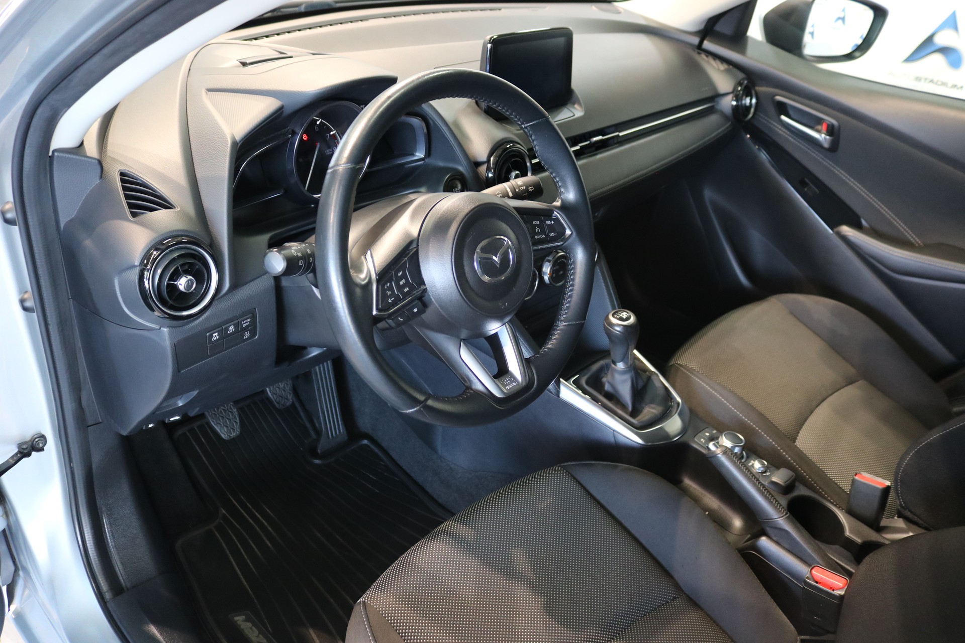 MAZDA 2 SKYACTIV-G 115 Revolution-showroom-element-2