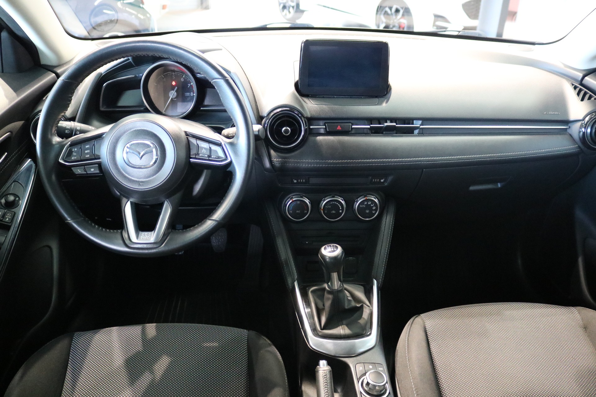 MAZDA 2 SKYACTIV-G 115 Revolution-showroom-element-3