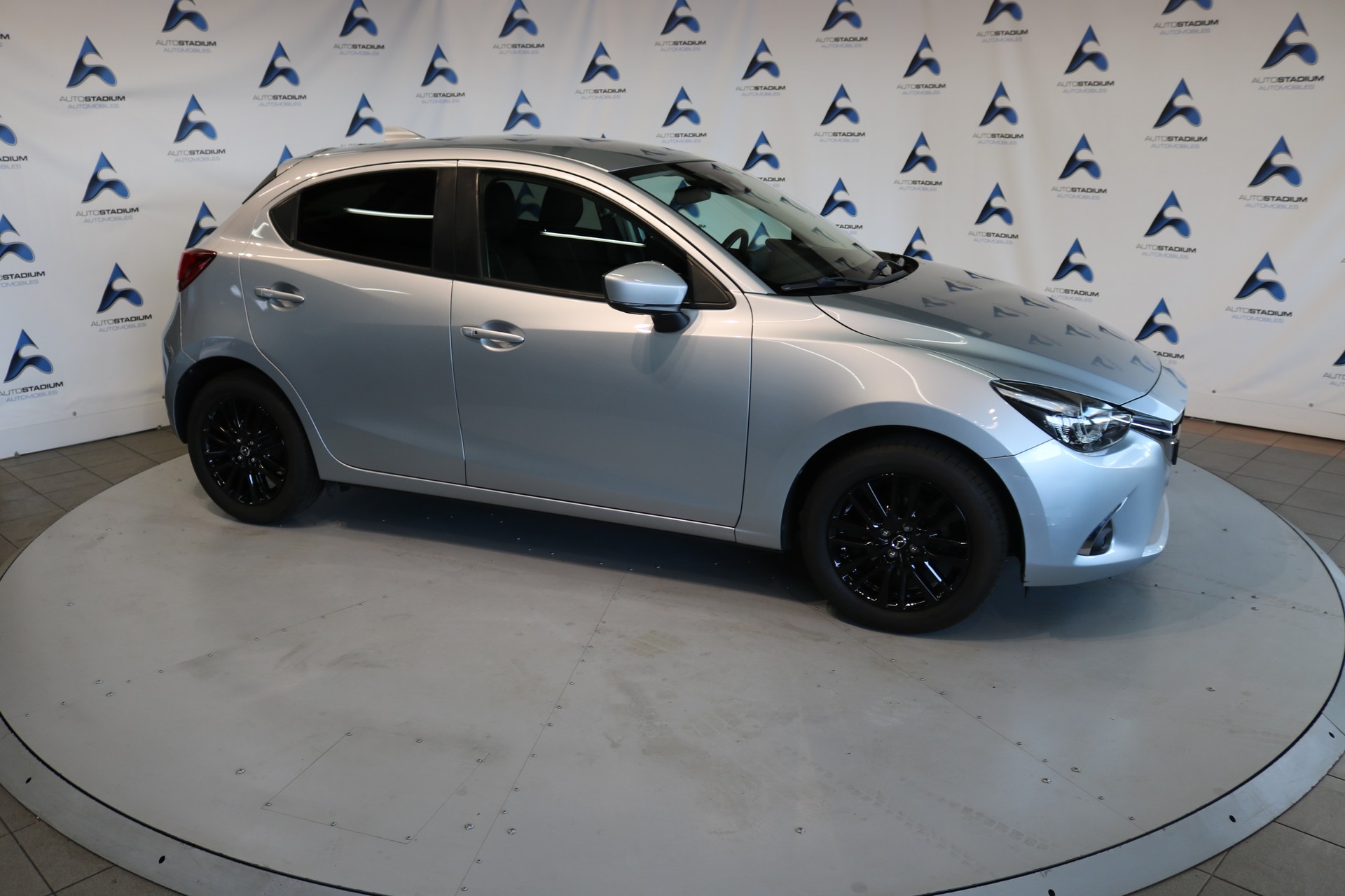 MAZDA 2 SKYACTIV-G 115 Revolution-image-24