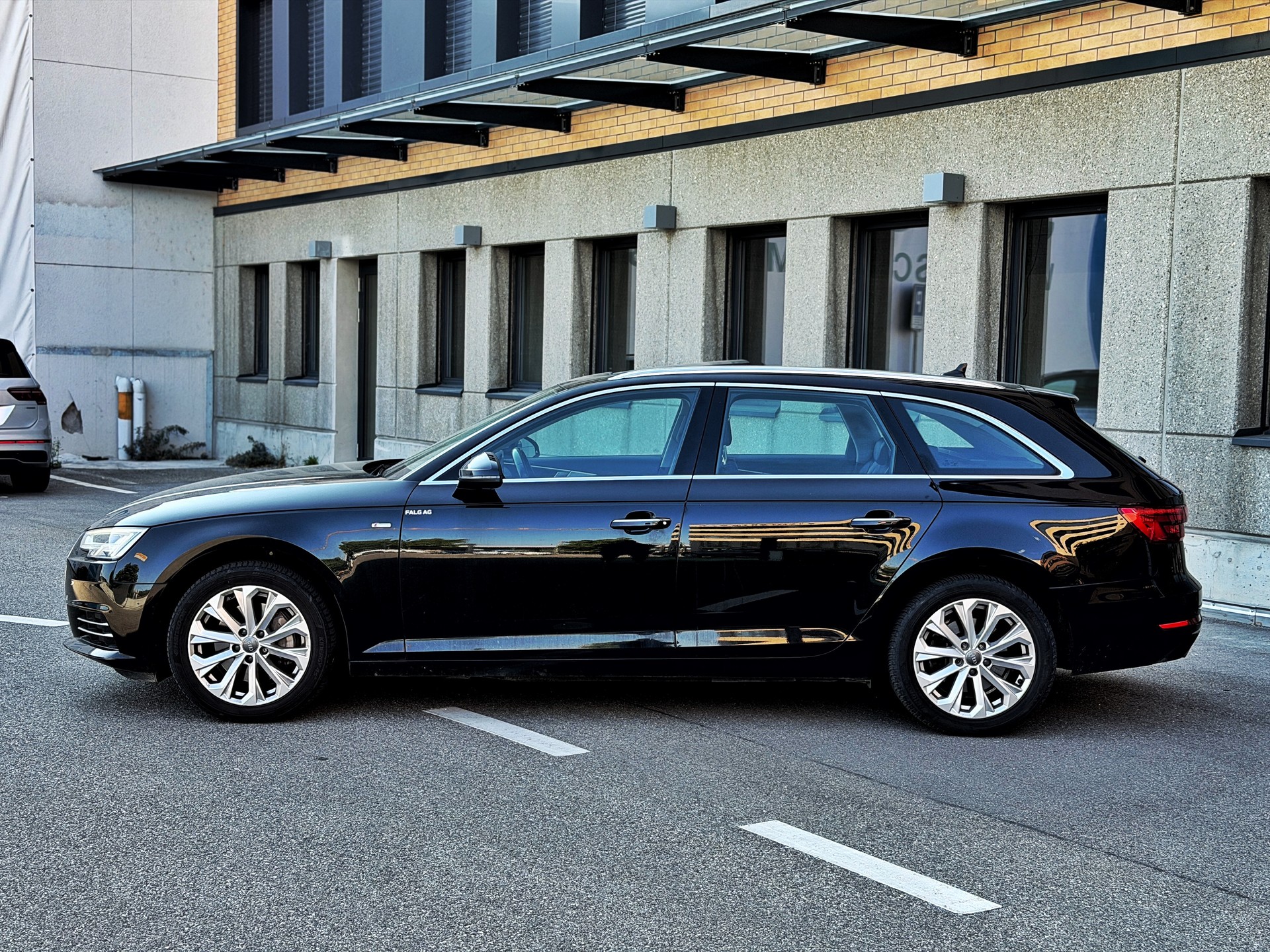 AUDI A4 Avant 2.0 TDI Sport S-line quattro S-tronic-showroom-element-1
