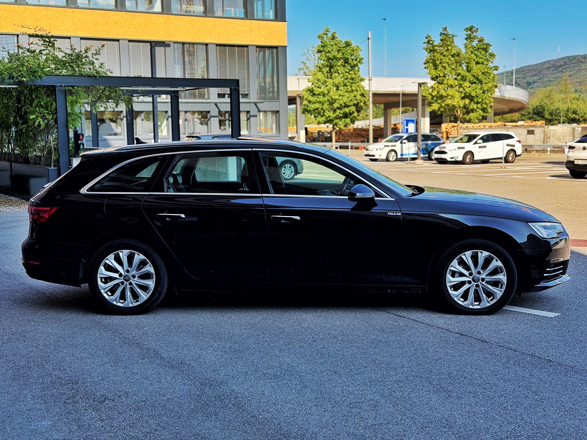 AUDI A4 Avant 2.0 TDI Sport S-line quattro S-tronic-showroom-element-2