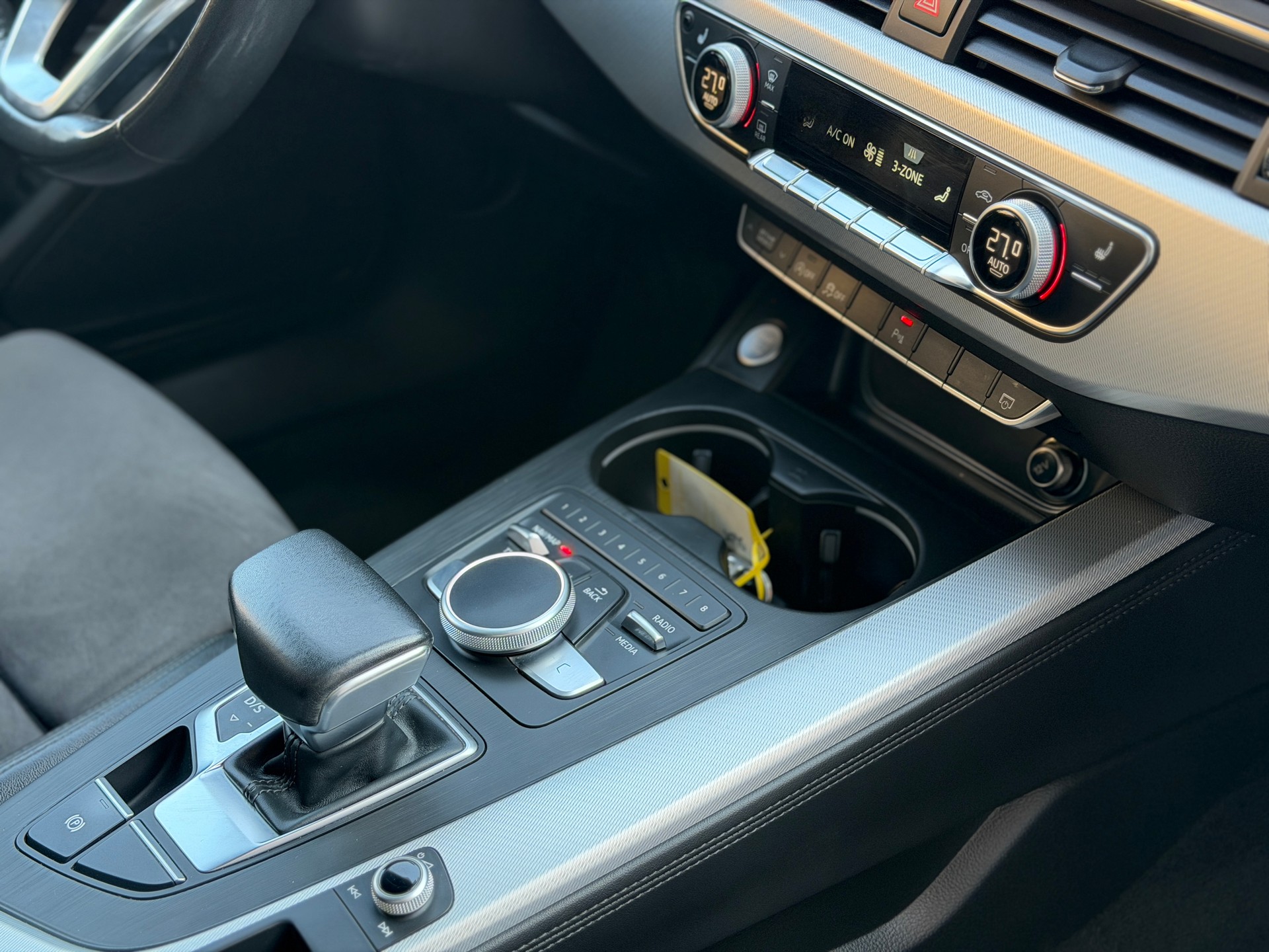 AUDI A4 Avant 2.0 TDI Sport S-line quattro S-tronic-image-30