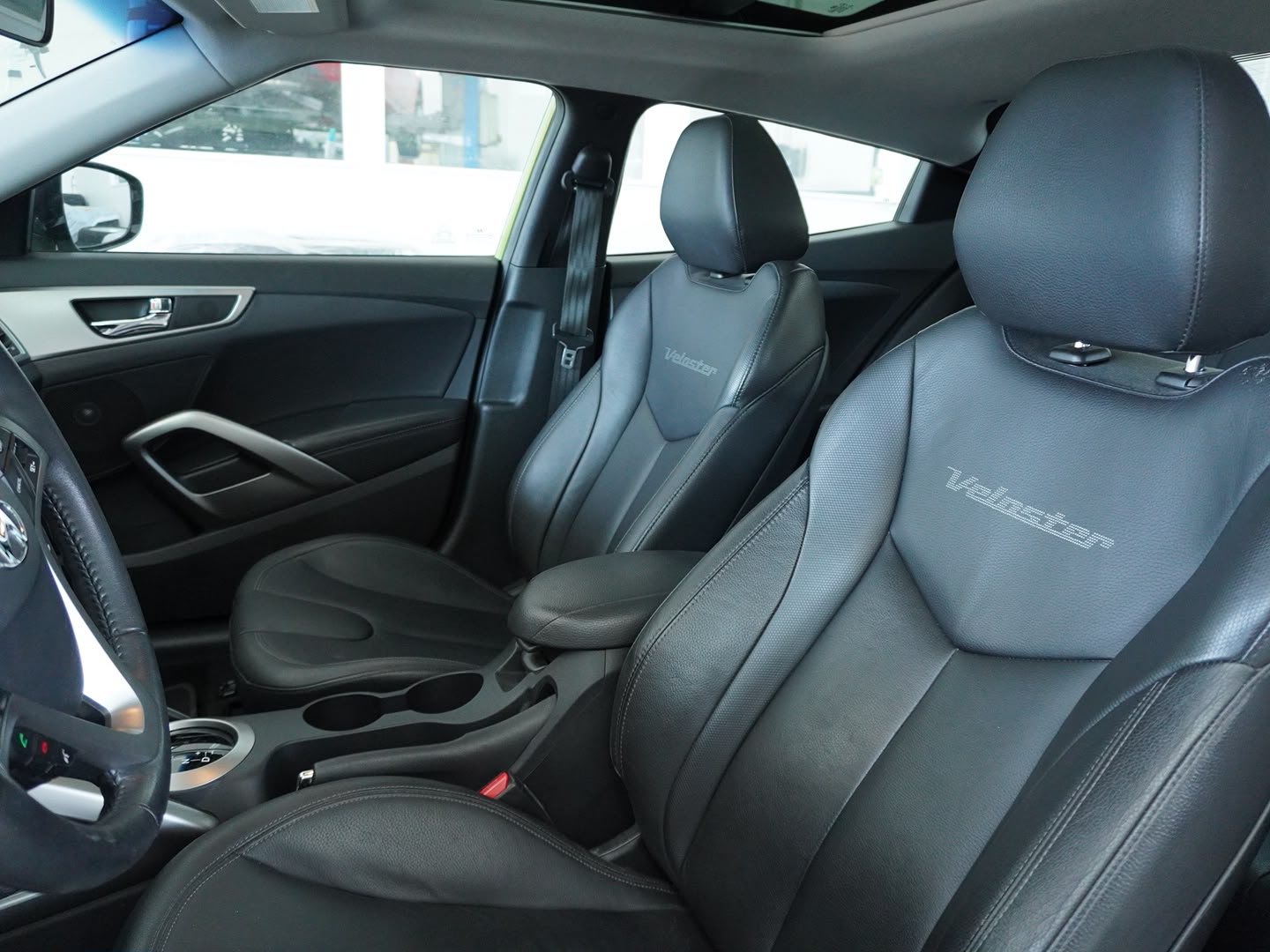 HYUNDAI Veloster 1.6 GDI-showroom-element-3