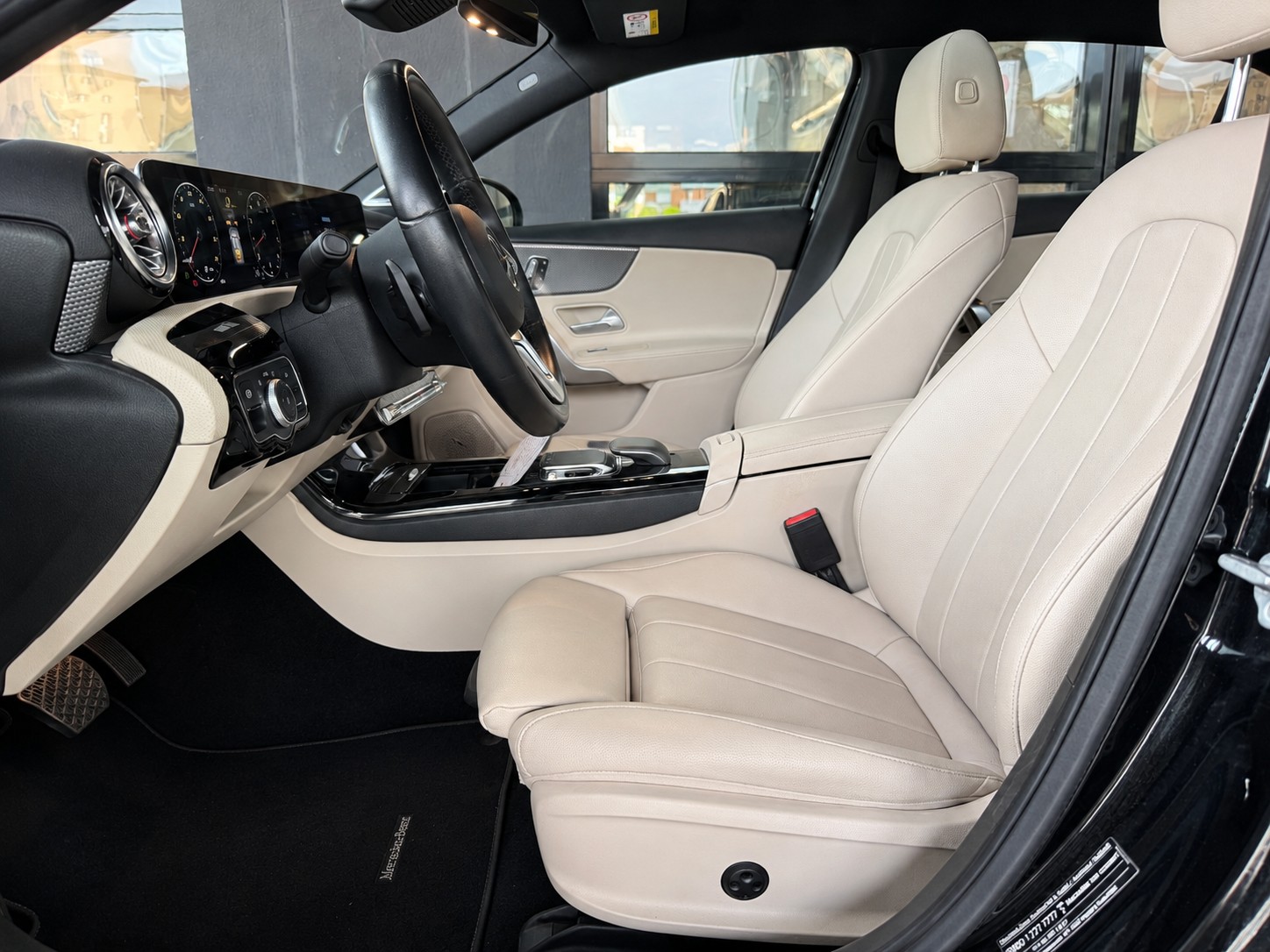 MERCEDES-BENZ A 200 7G-DCT-image-8