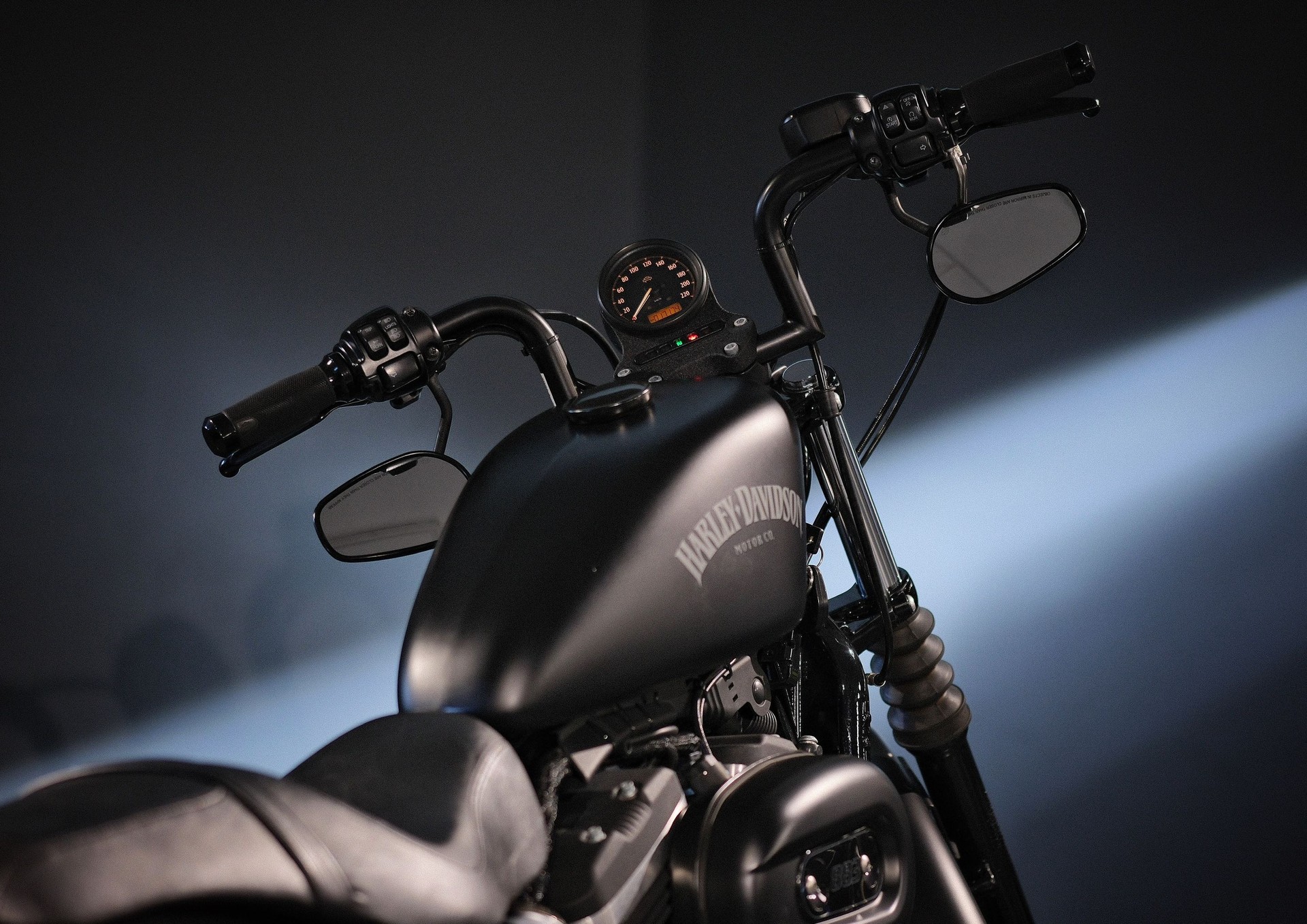 HARLEY-DAVIDSON XL 883 N Sportster Iron ABS-image-7
