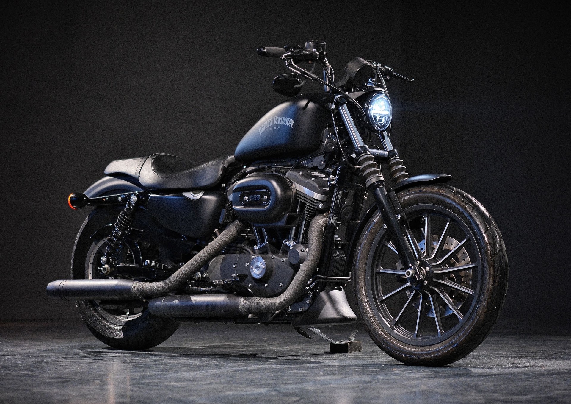 HARLEY-DAVIDSON XL 883 N Sportster Iron ABS
