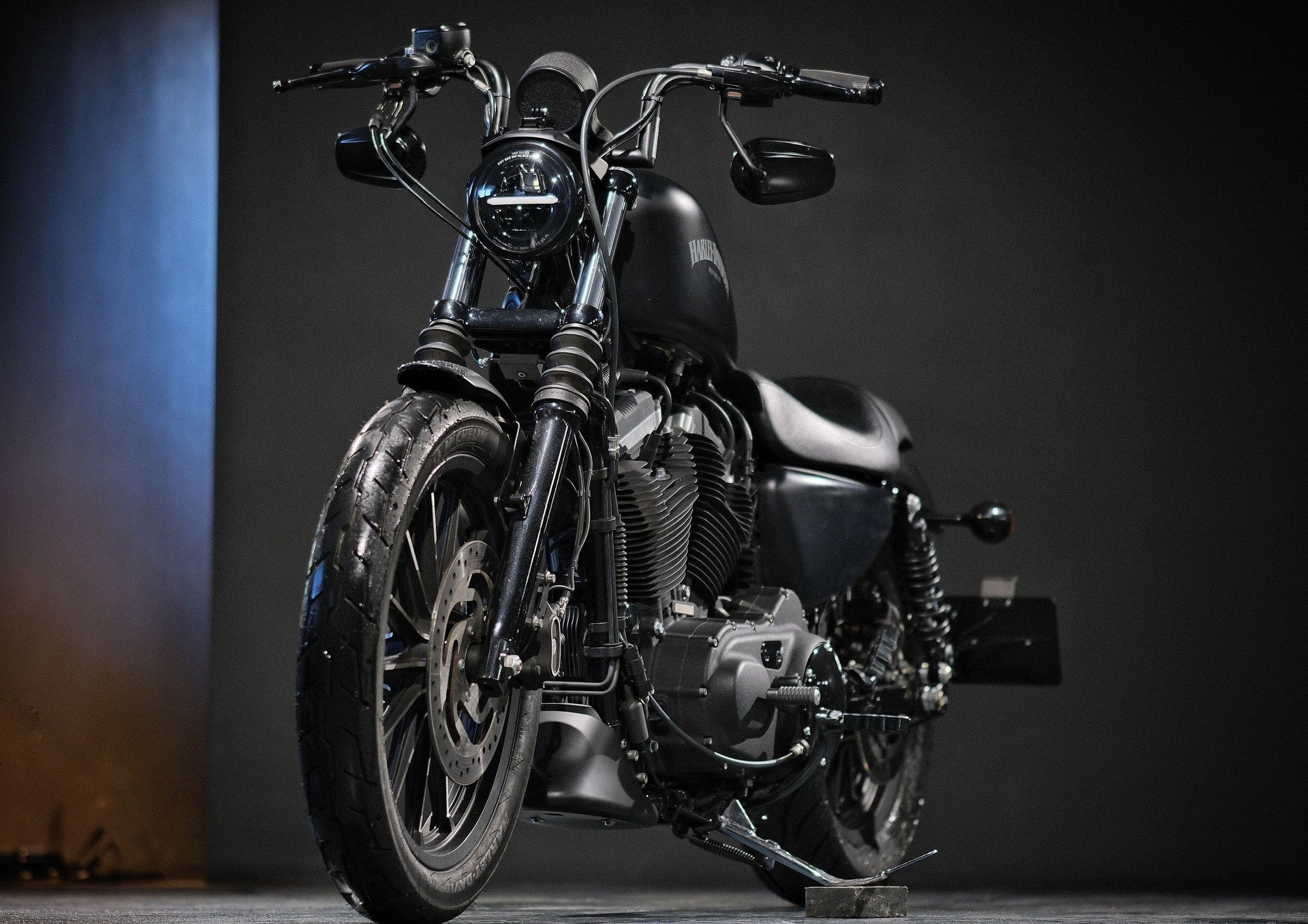 HARLEY-DAVIDSON XL 883 N Sportster Iron ABS-showroom-element-3