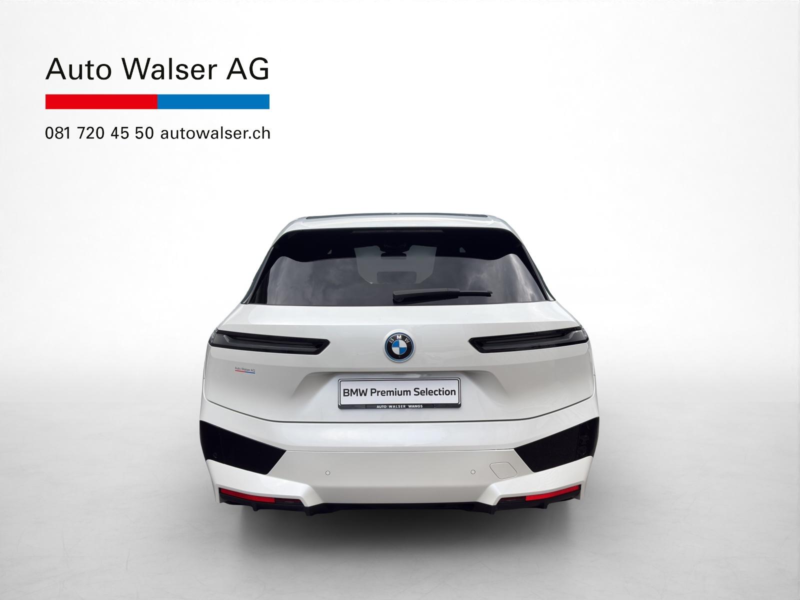 BMW iX xDrive40-showroom-element-3
