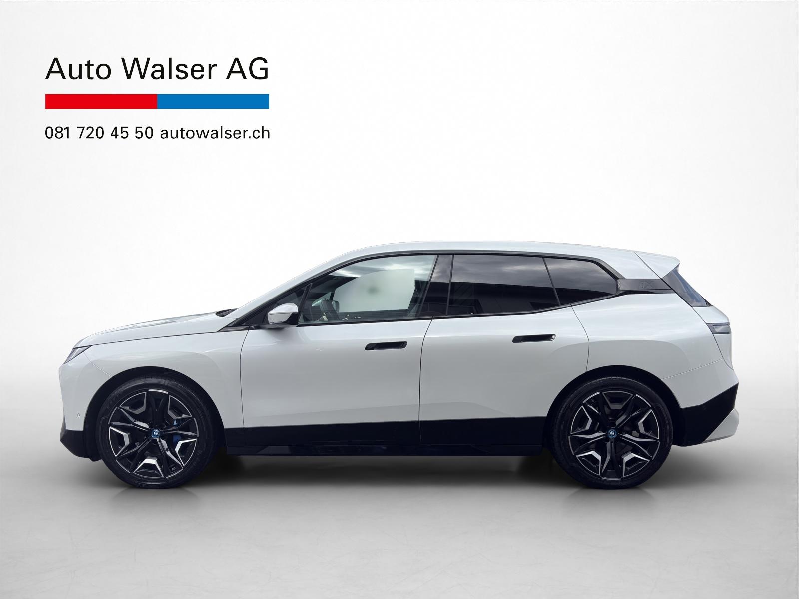 BMW iX xDrive40-showroom-element-1