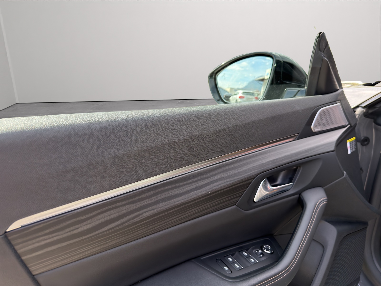 PEUGEOT 508 SW 1.6 Plug-in Hybrid GT-showroom-element-3