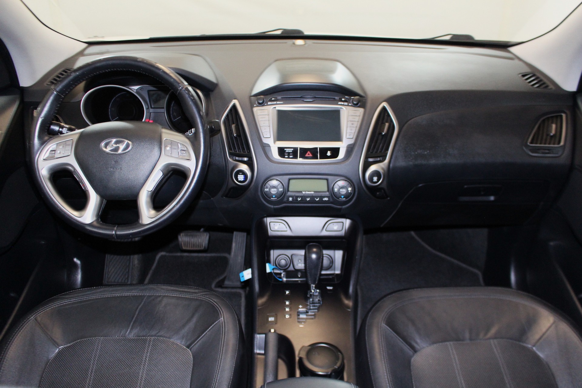 HYUNDAI iX 35 2.0 CRDi Premium 4WD Automatic-image-12