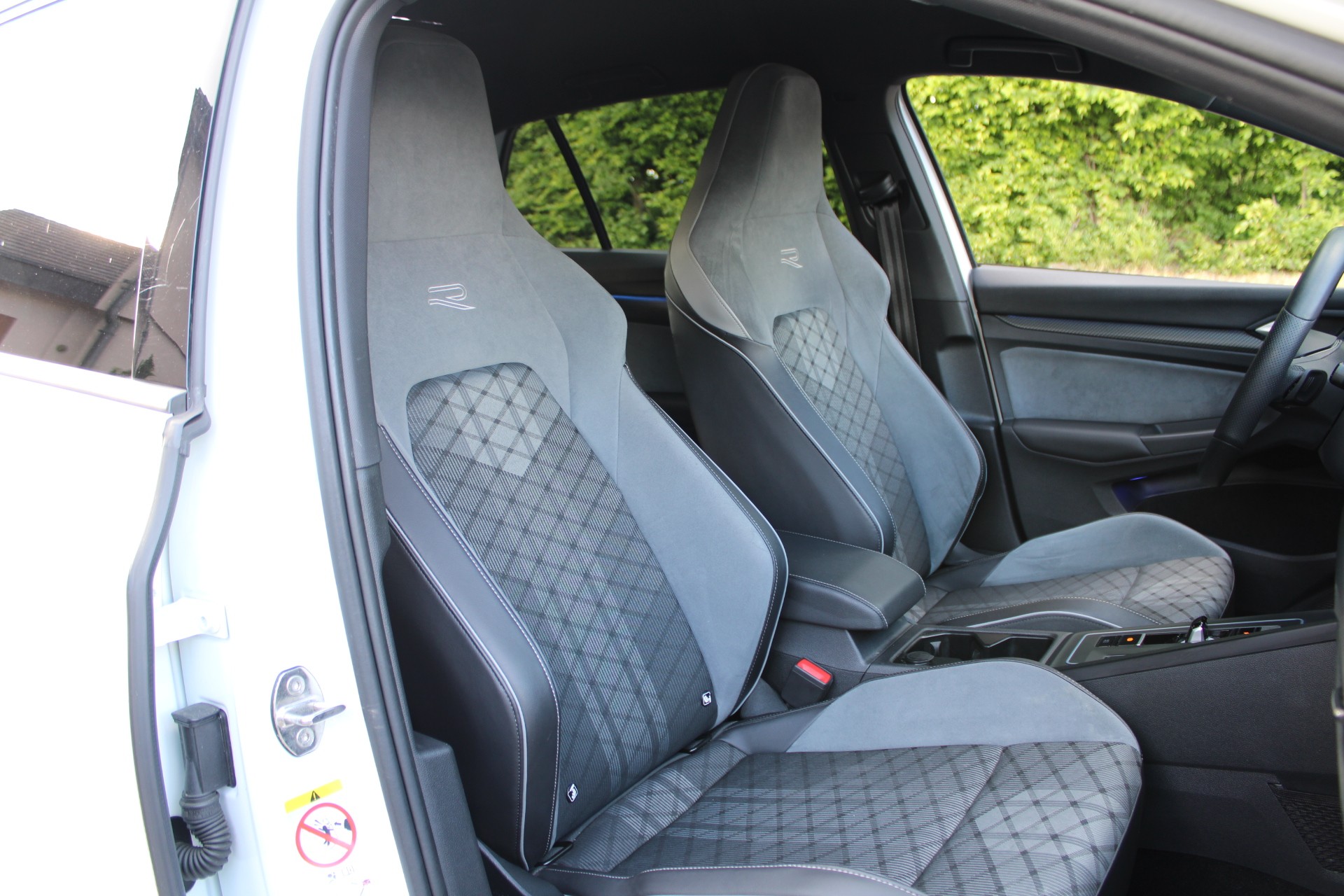 VW Golf 1.5 eTSI mHEV ACT R-Line DSG-image-7