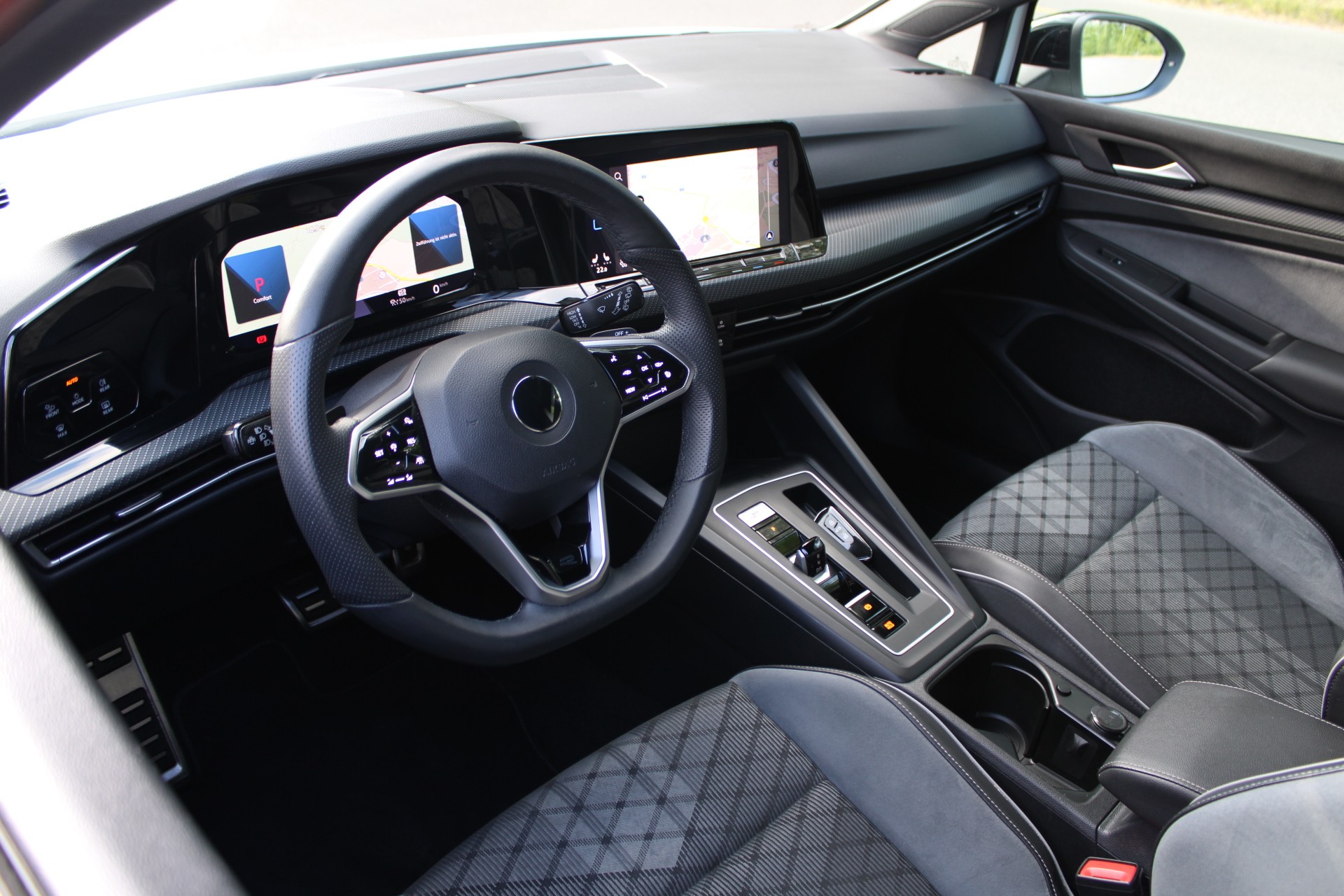 VW Golf 1.5 eTSI mHEV ACT R-Line DSG-image-4