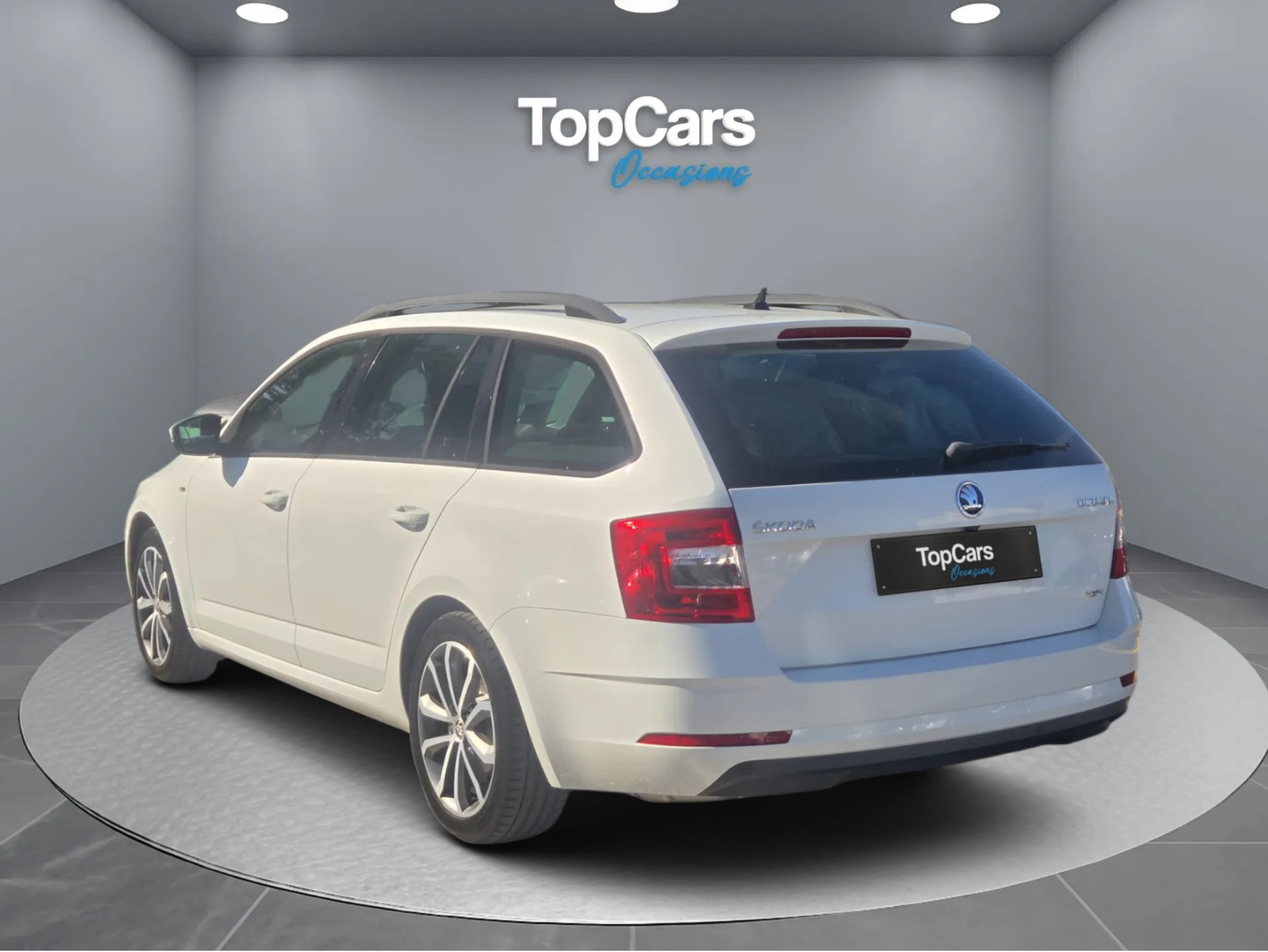 SKODA Octavia Combi 2.0 TSI Soleil 4x4 DSG ** Frish MFK ** Expertise du jour ** Top Options-image-3