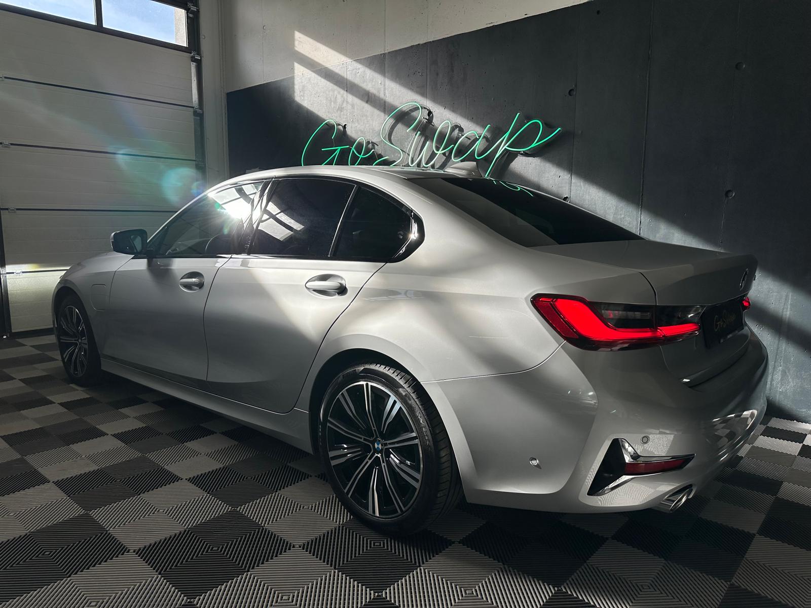 BMW 330e Steptronic Luxury Line-showroom-element-2