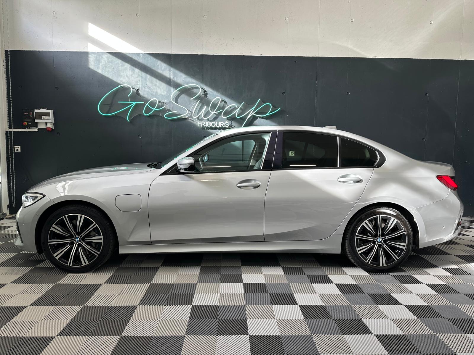 BMW 330e Steptronic Luxury Line-showroom-element-1