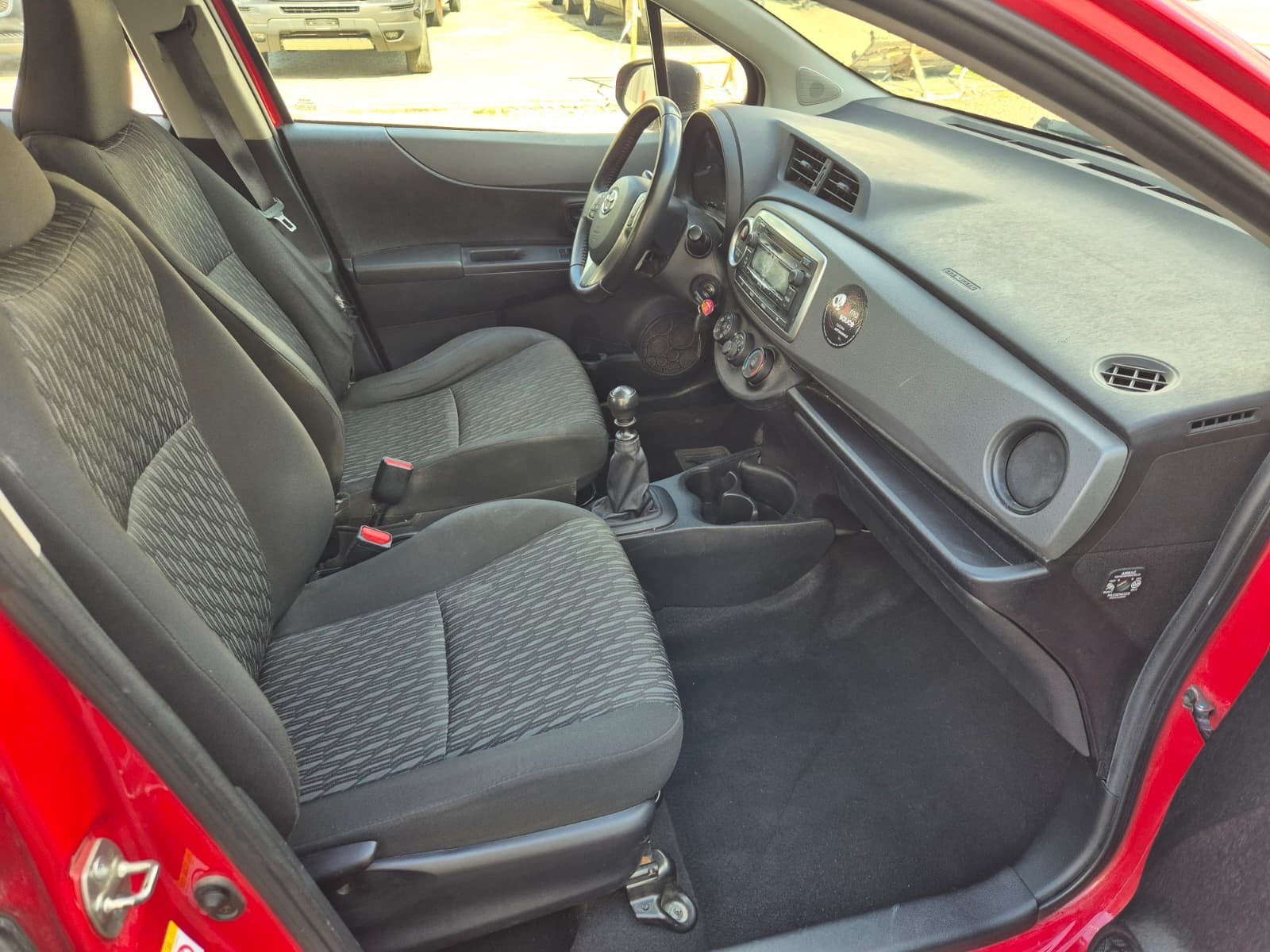 TOYOTA Yaris 1.33 Luna-image-5