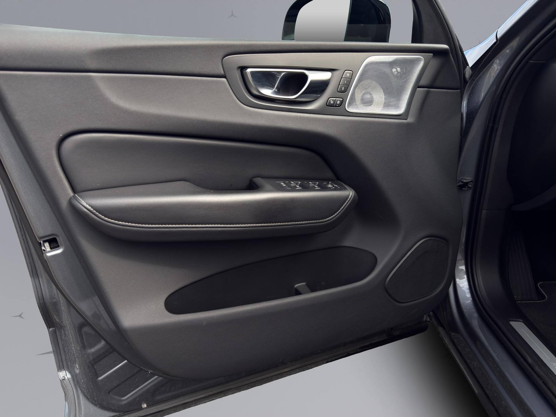 VOLVO XC60 2.0 T8 TE R-Design eAWD-image-21