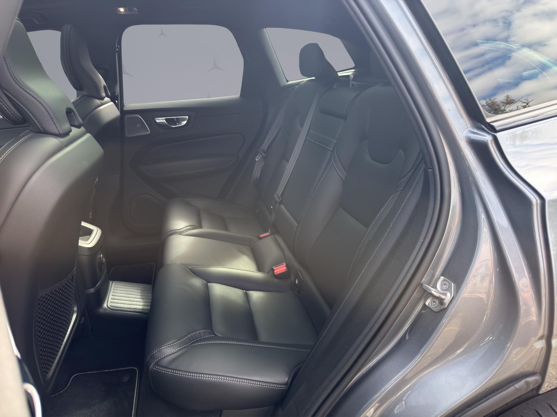 VOLVO XC60 2.0 T8 TE R-Design eAWD-image-11