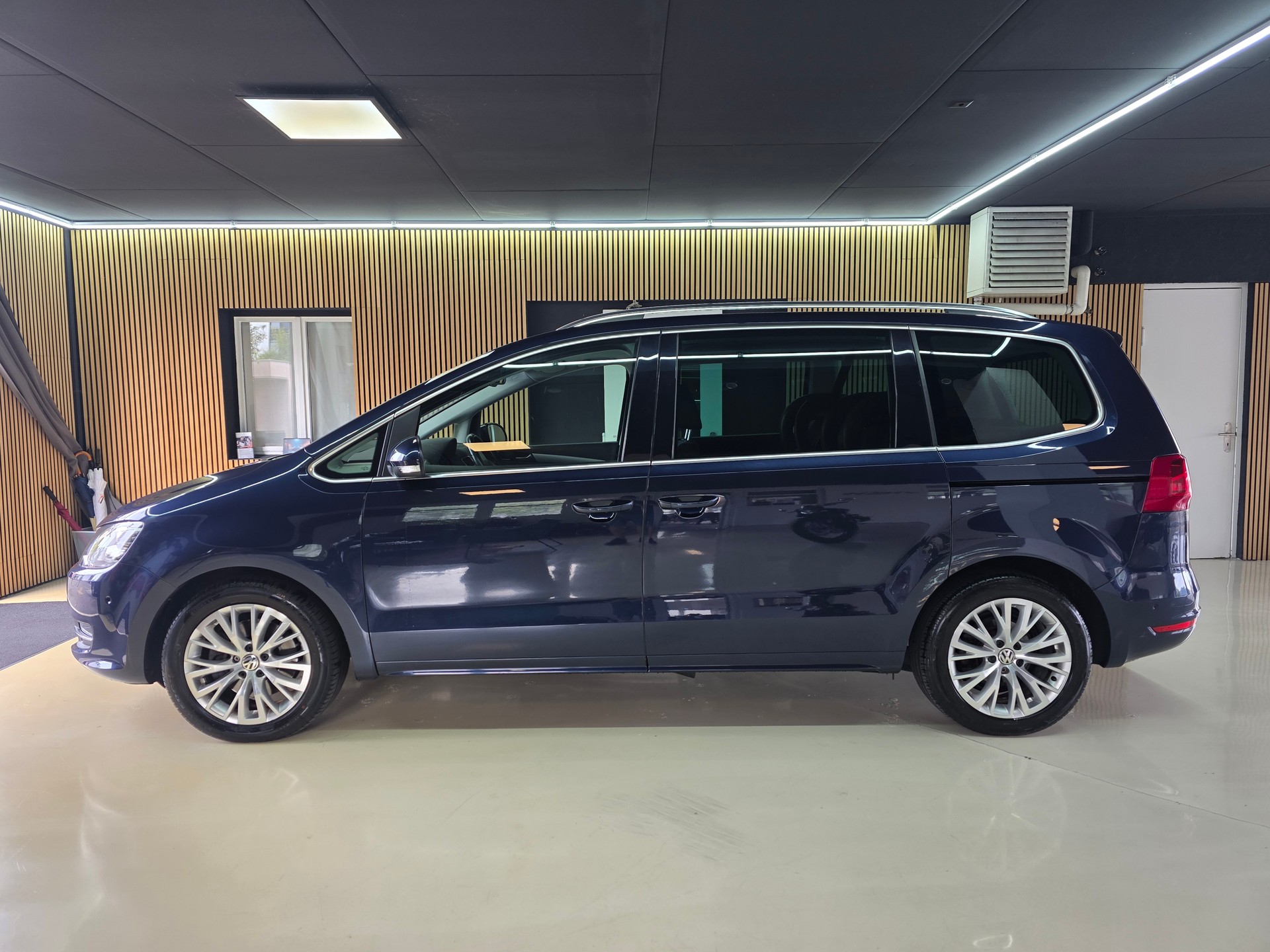 VW Sharan 2.0 TSI Highline DSG-showroom-element-3