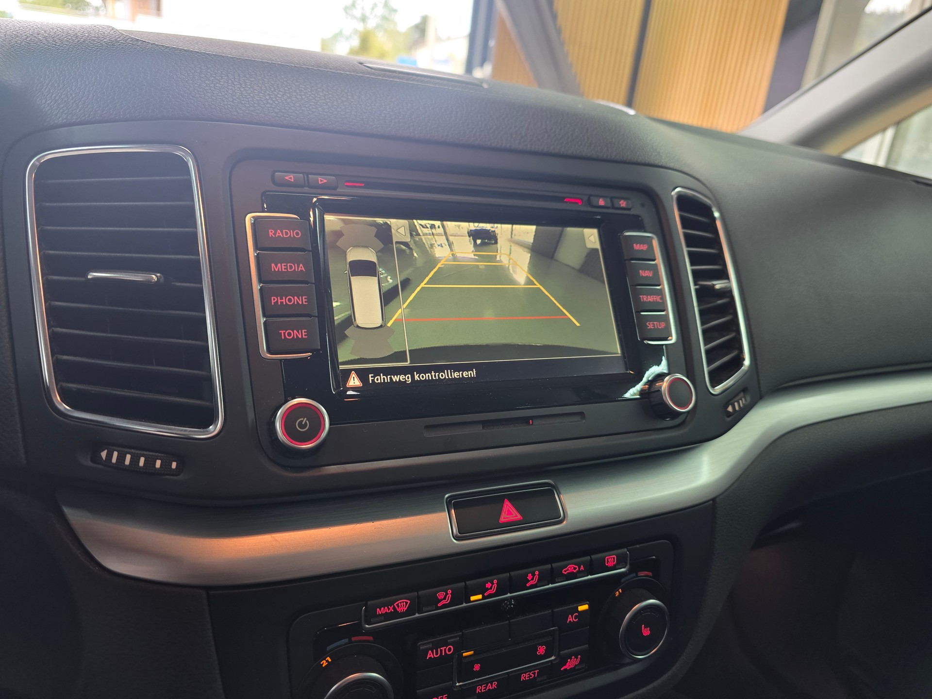 VW Sharan 2.0 TSI Highline DSG-image-15