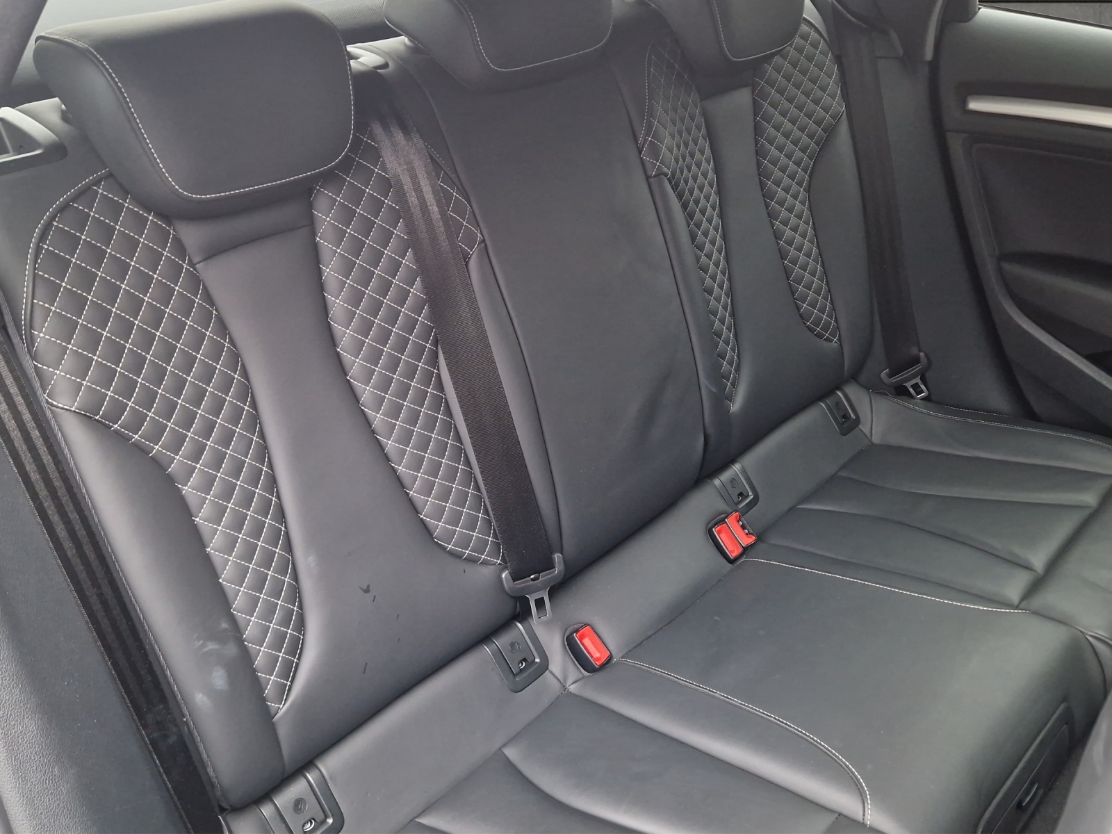 AUDI S3 Sportback 2.0 T FSI quattro S-Tronic-showroom-element-2