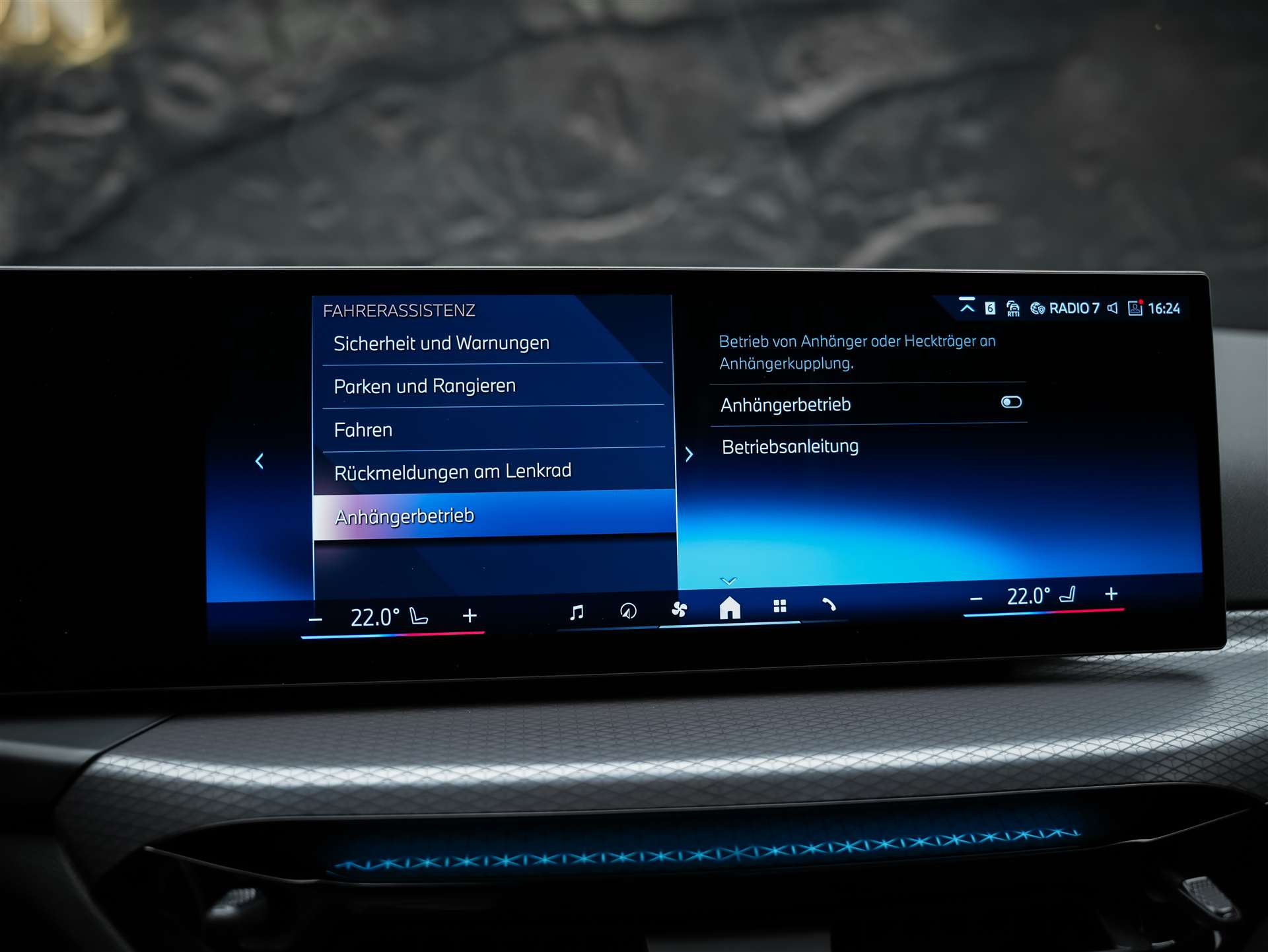BMW 330d xDrive Steptronic M Sport Pro *Facelift*Werksgarantie*Panorama*Head-Up*AHK*-image-36