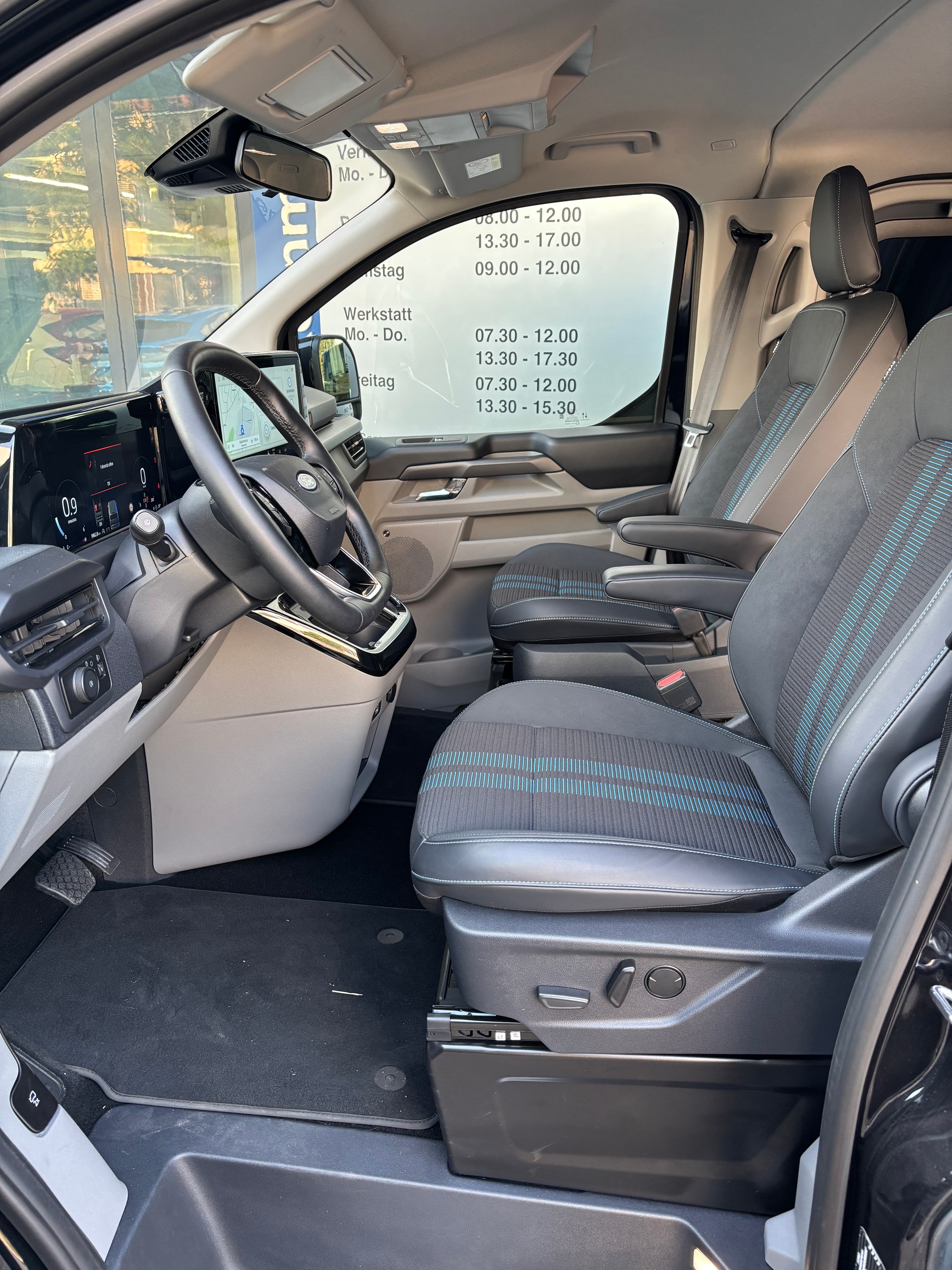 FORD Sport-showroom-element-3