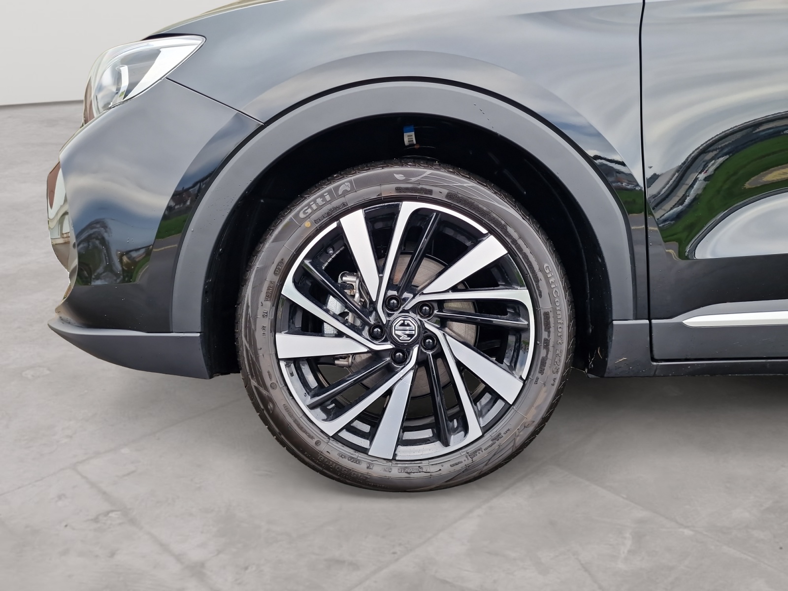 MG ZS 1.5 Hybrid+ Luxury-image-9
