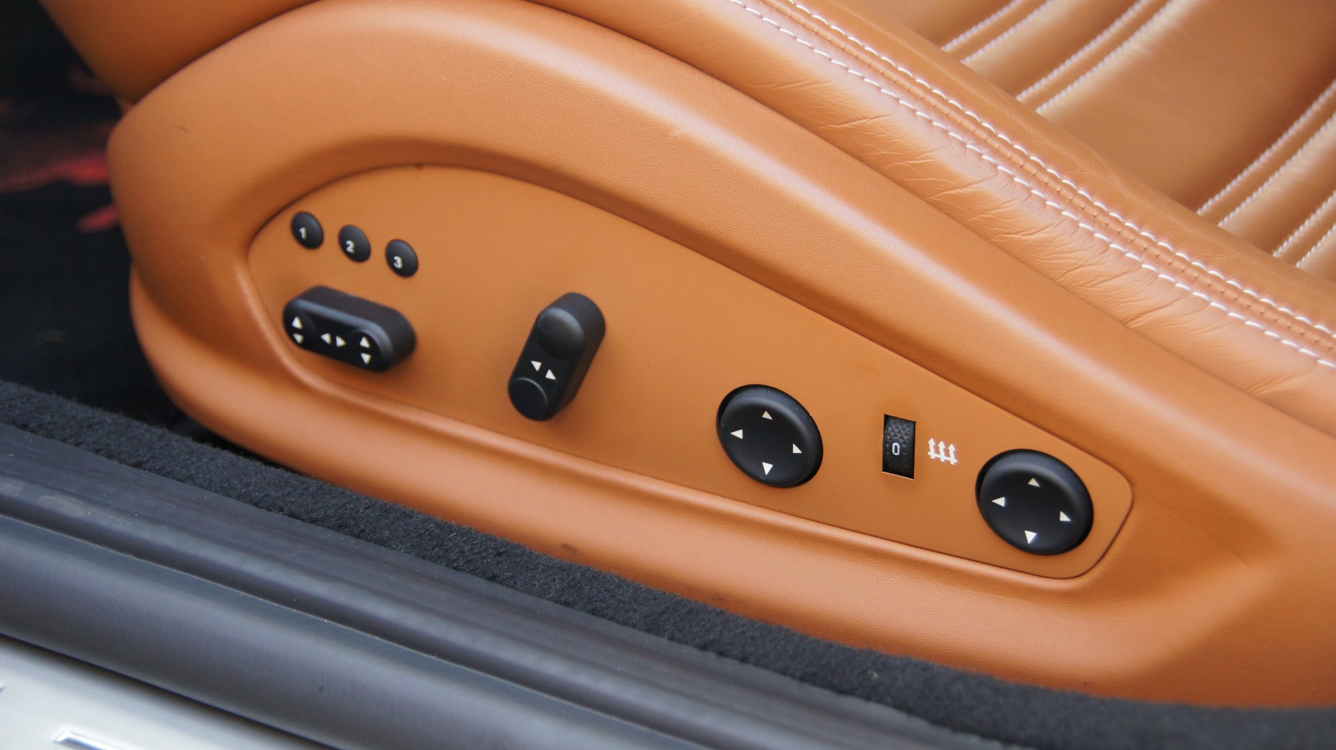 FERRARI California 4.3 V8-image-18
