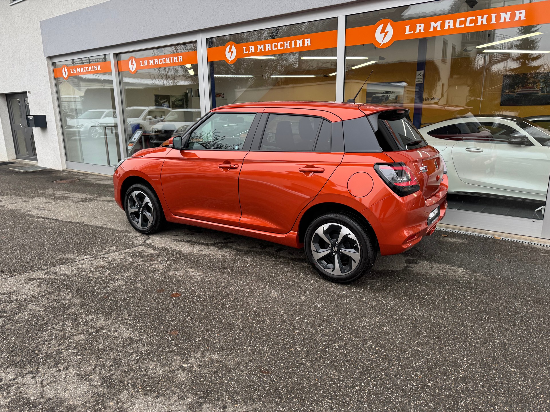 SUZUKI Swift 1.2 Compact Top Hybrid 4x4-showroom-element-2