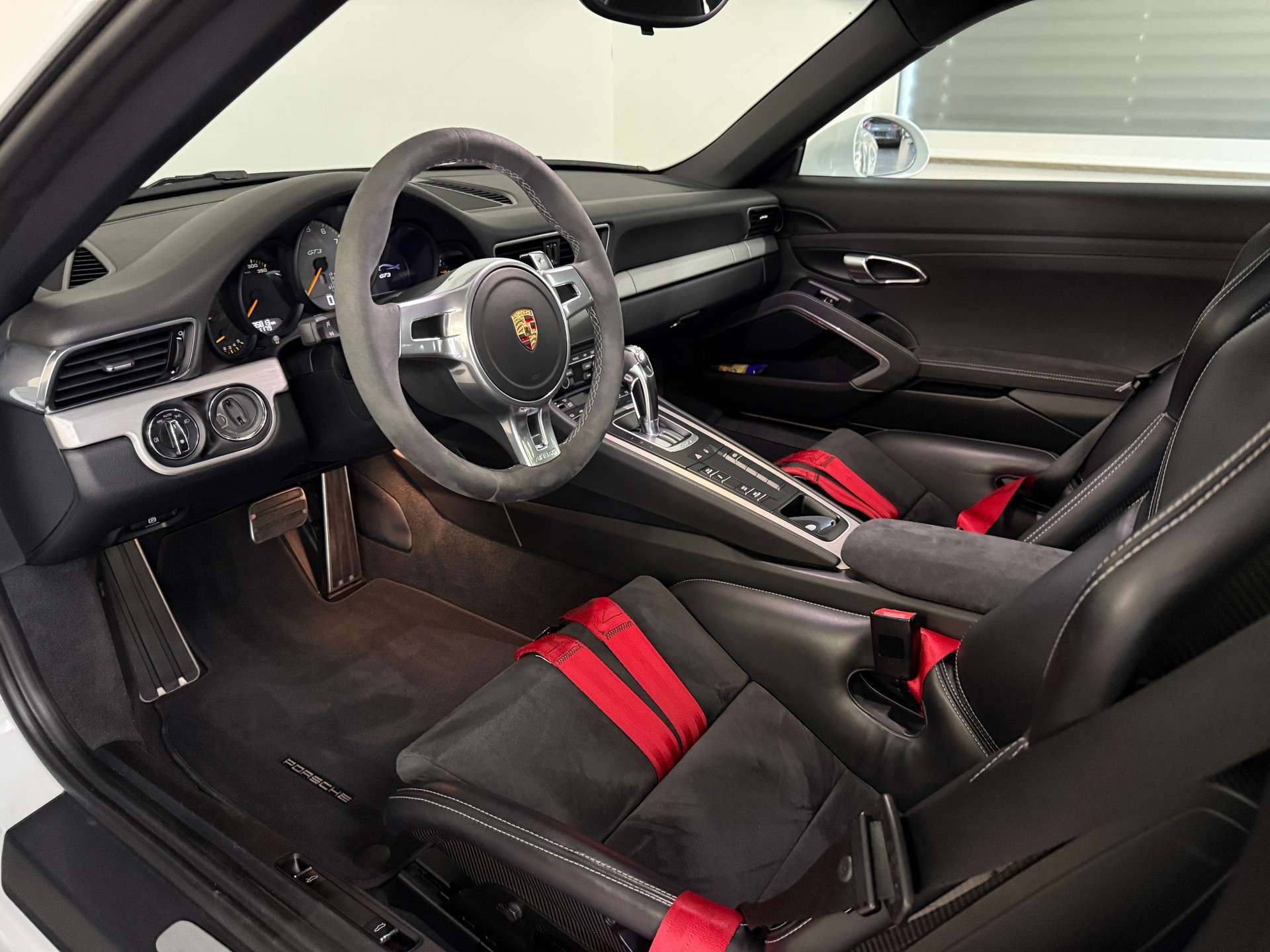 PORSCHE GT3-image-6