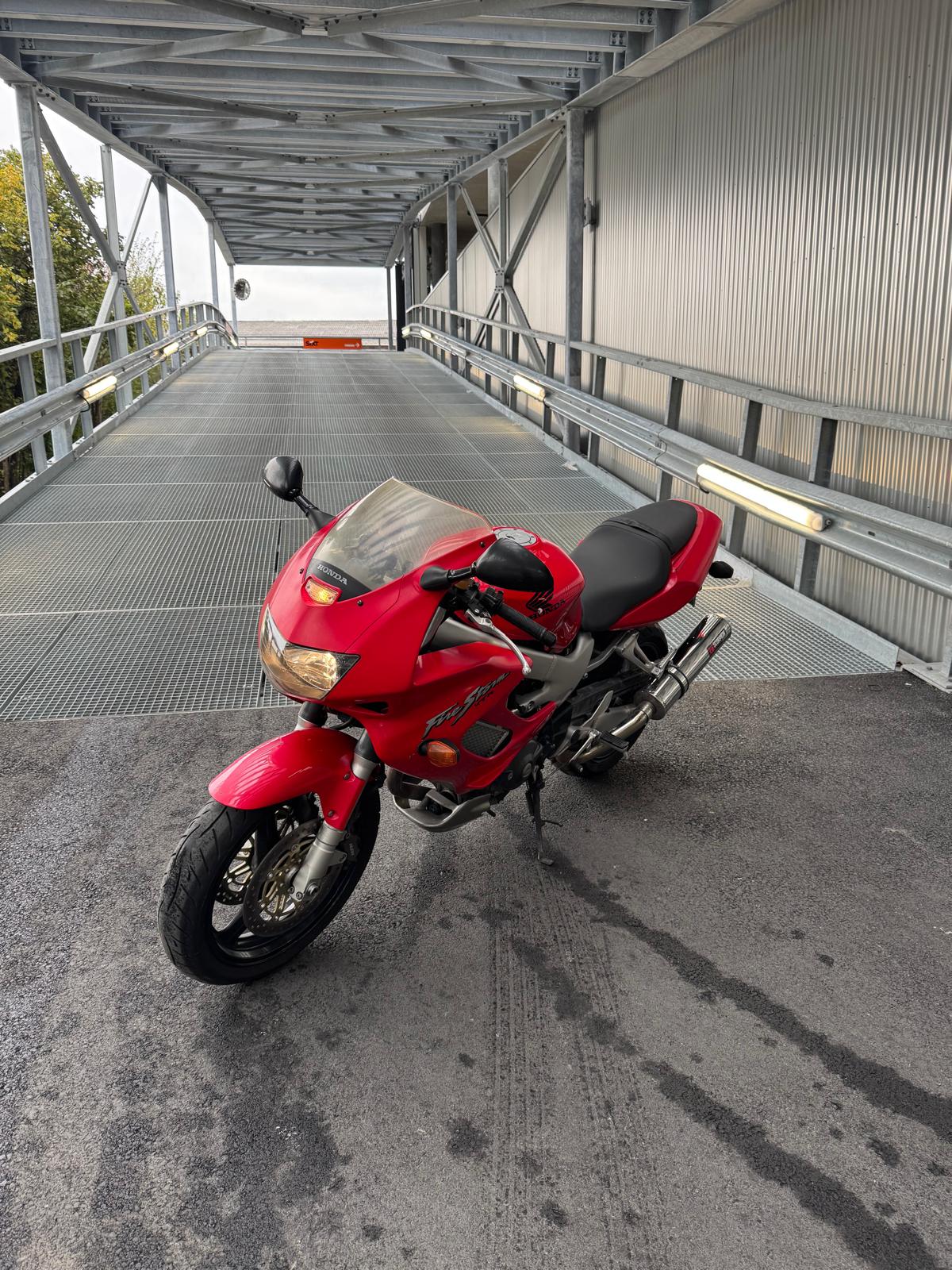 HONDA VTR 1000 F Y Fire Storm-image-1
