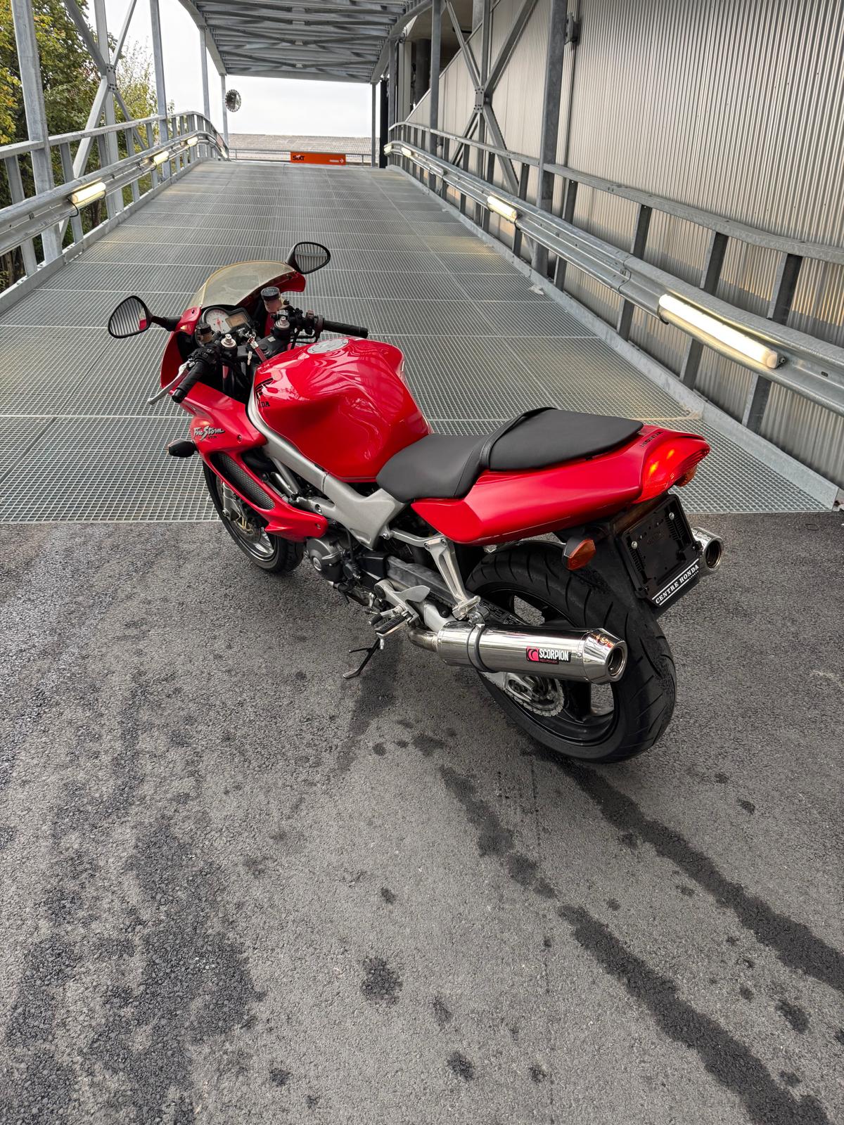 HONDA VTR 1000 F Y Fire Storm-image-2