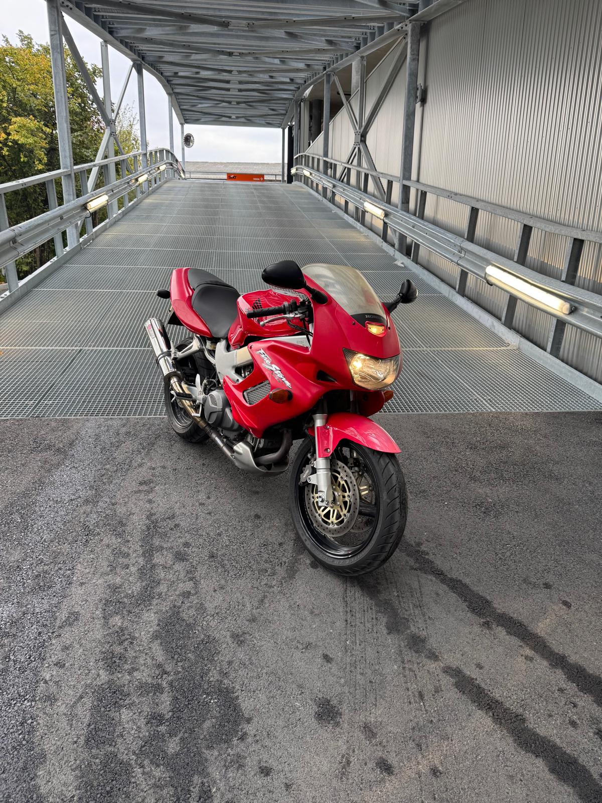 HONDA VTR 1000 F Y Fire Storm-image-0