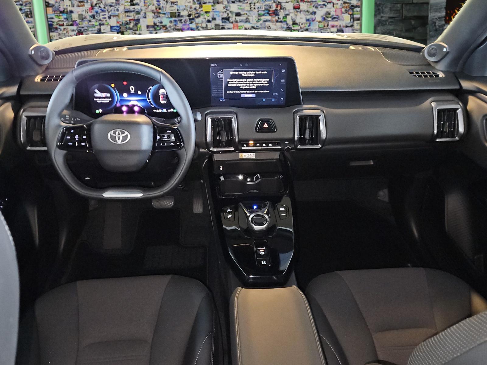 TOYOTA Urban Cruiser Premium AWD-image-7