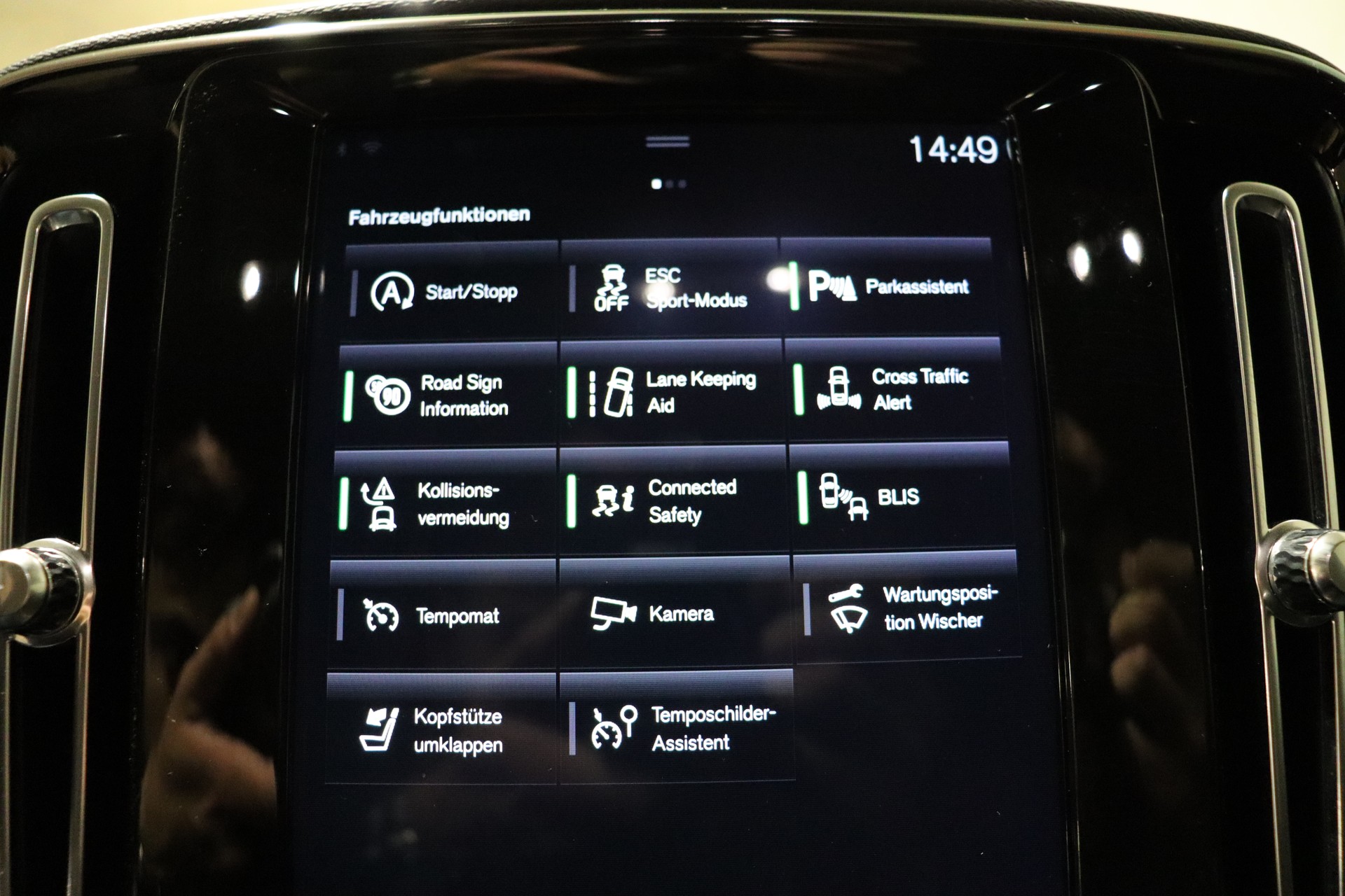 VOLVO XC40 T2 Momentum Geartronic-image-19