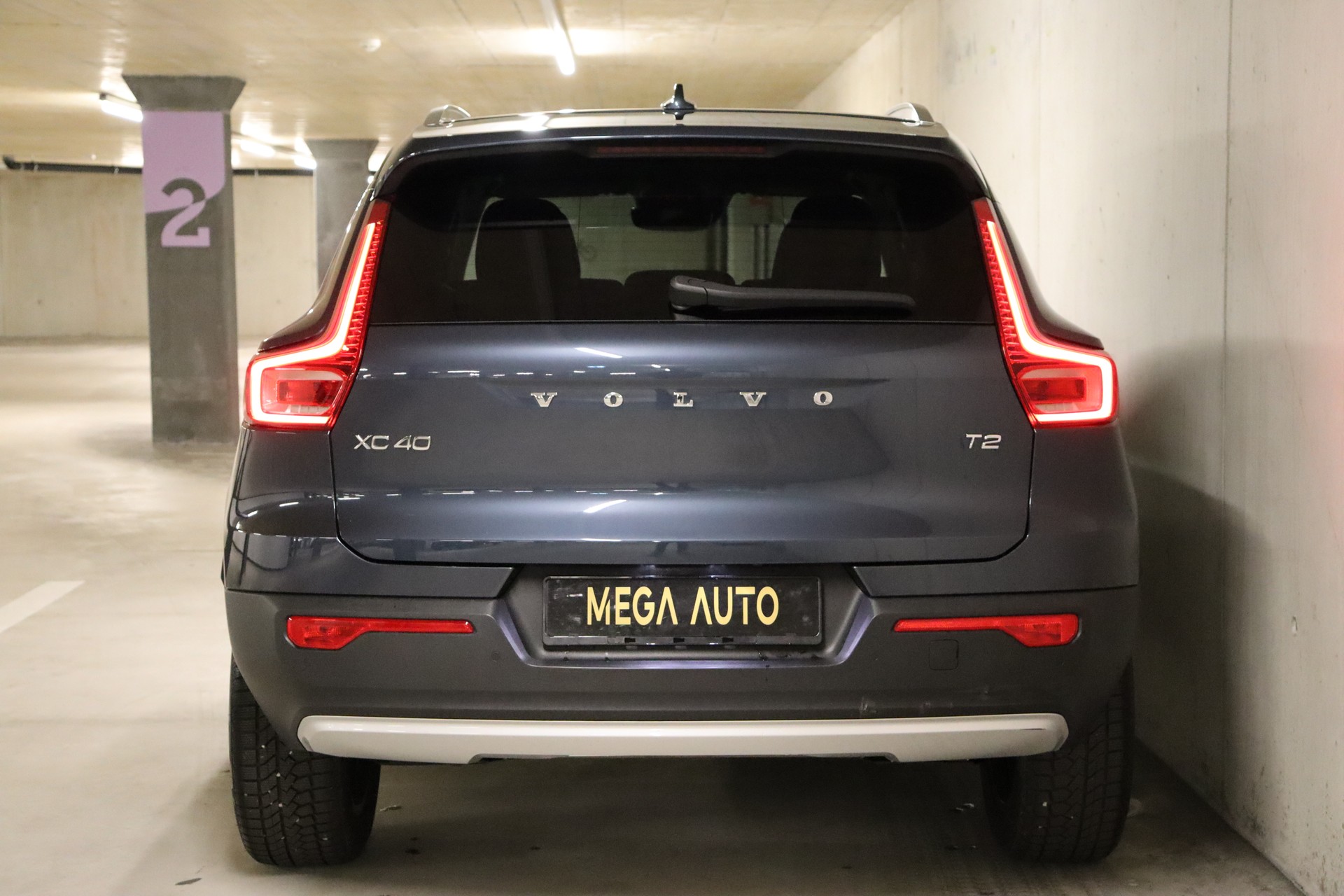 VOLVO XC40 T2 Momentum Geartronic-image-9