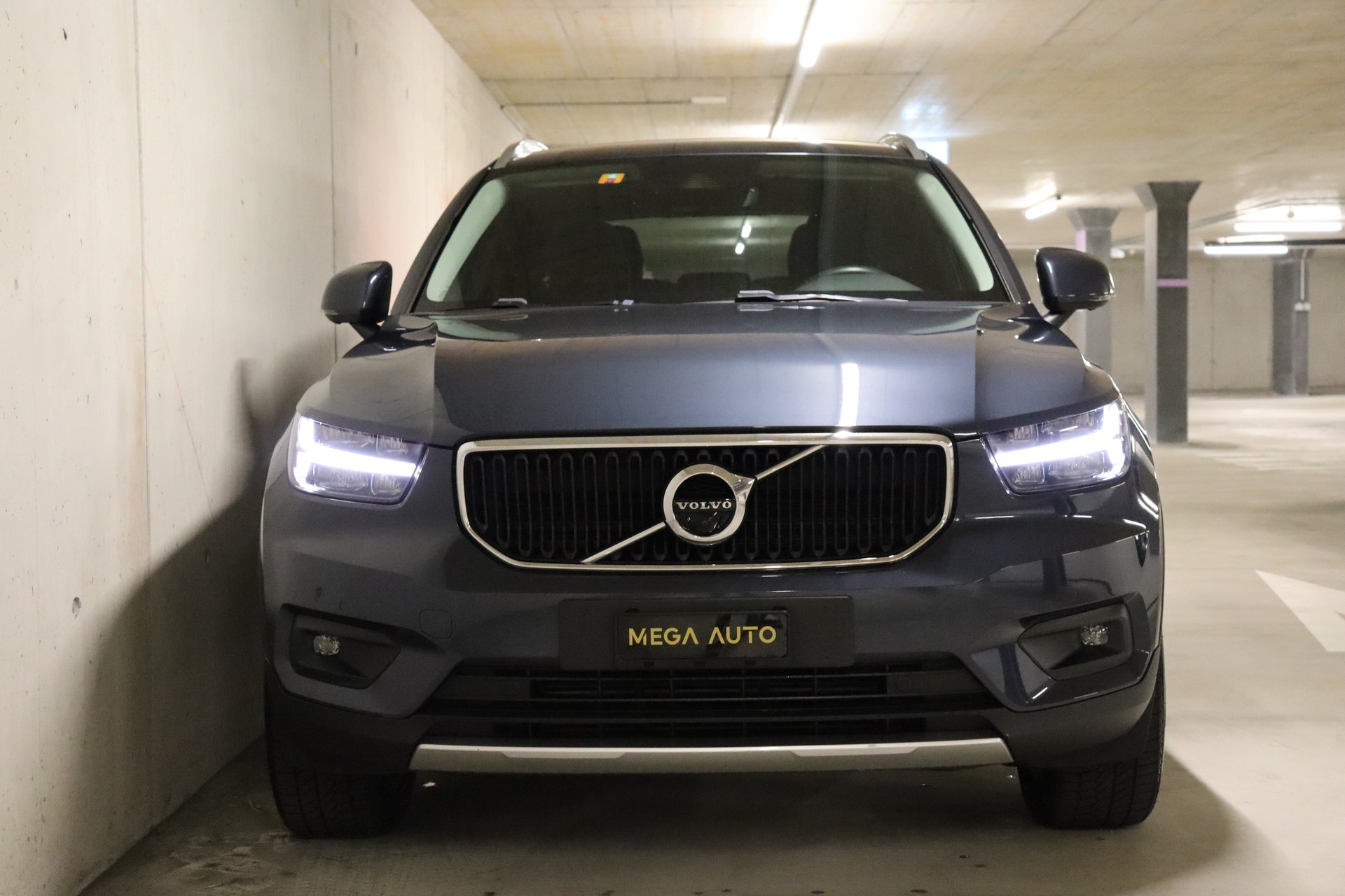 VOLVO XC40 T2 Momentum Geartronic-image-5