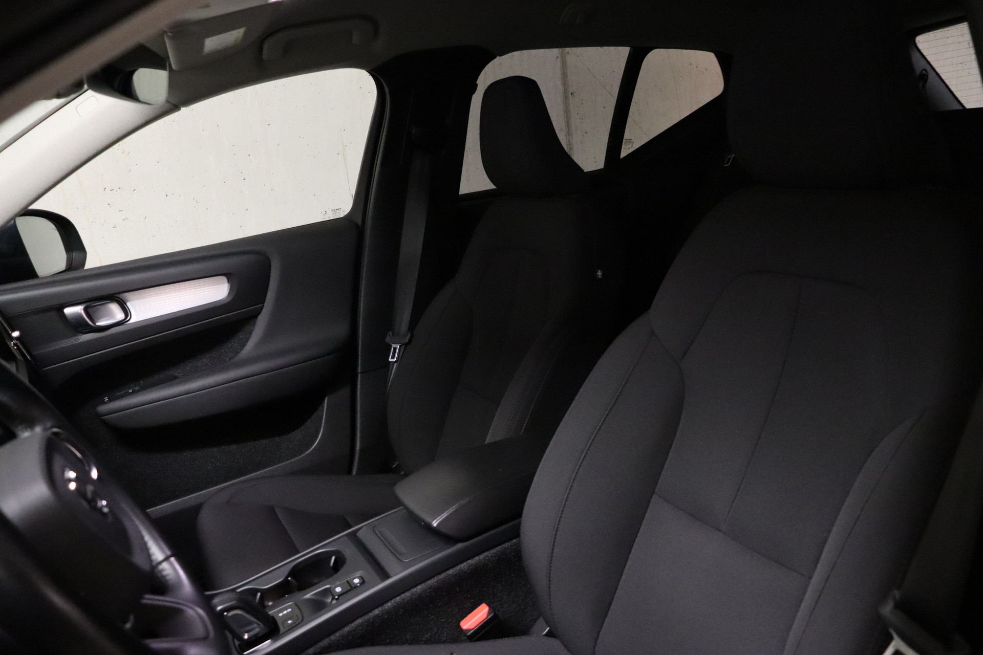 VOLVO XC40 T2 Momentum Geartronic-image-13