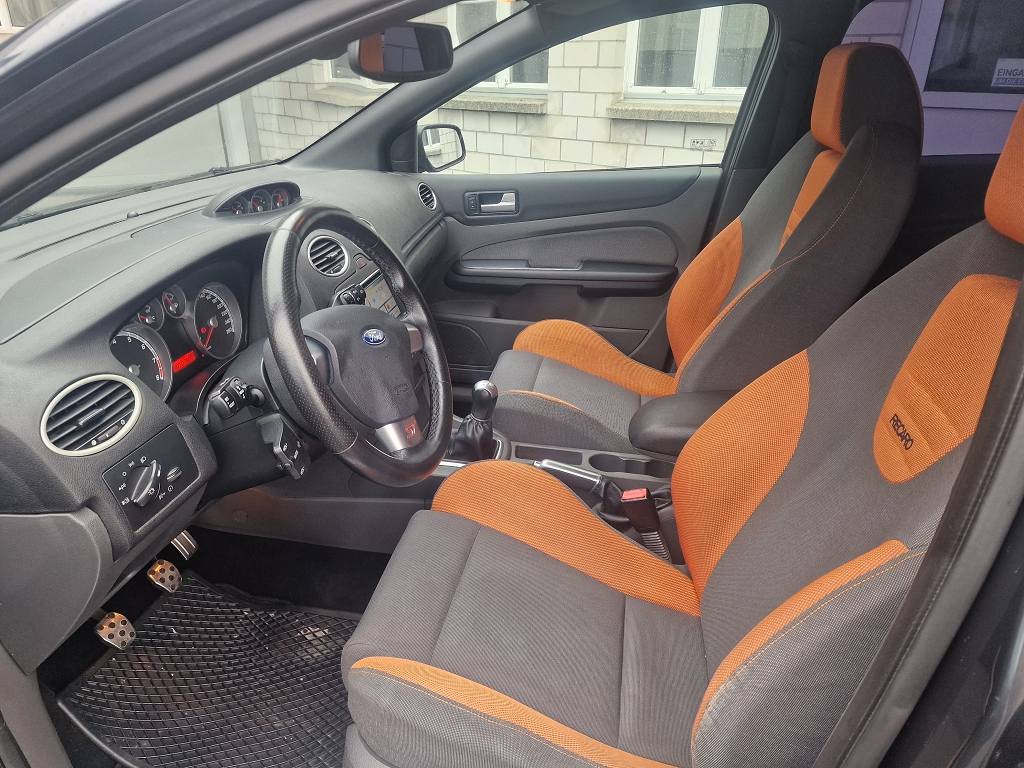 FORD Focus 2.5i 20V ST-image-6