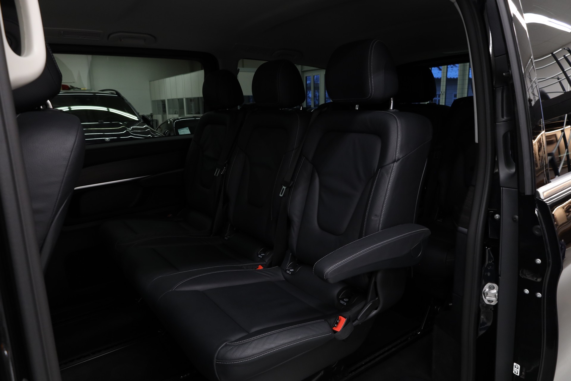 MERCEDES-BENZ V 250 d Avantgarde lang Van-image-28