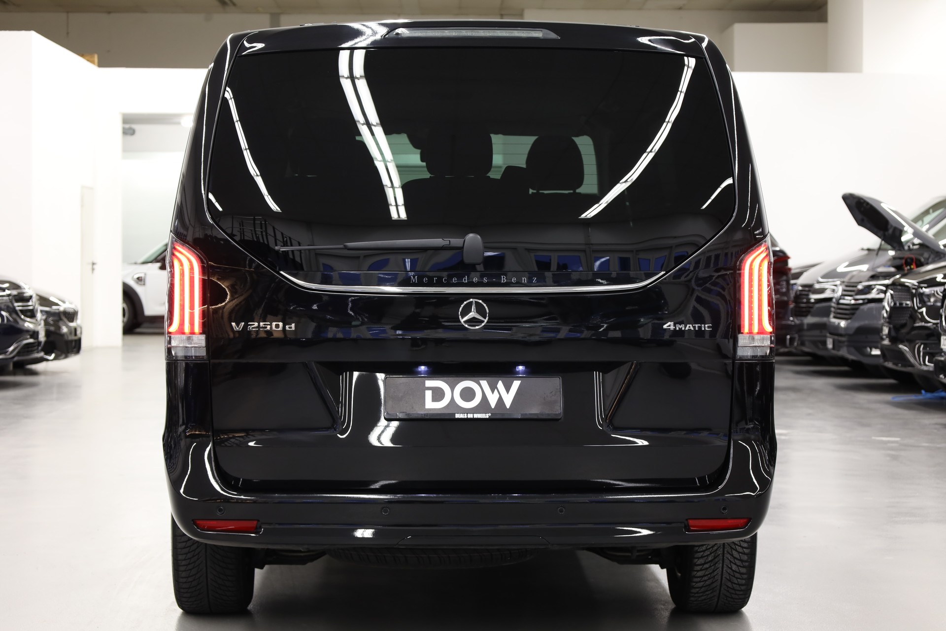 MERCEDES-BENZ V 250 d Avantgarde lang Van-image-8